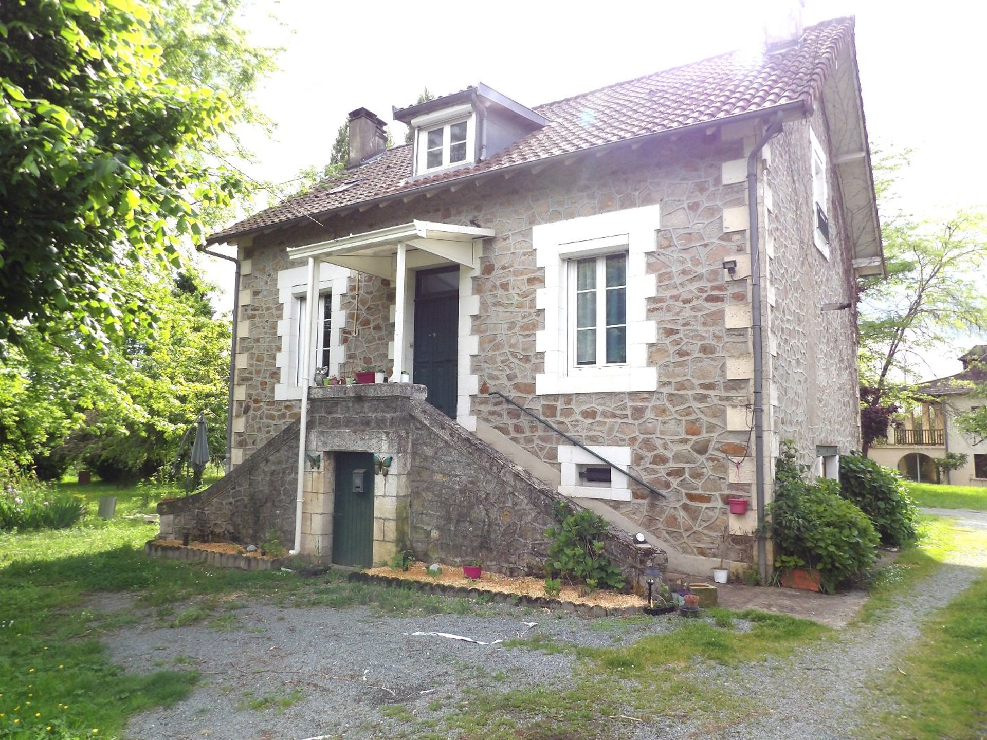 Residenziale nel Thiviers, Nouvelle-Aquitaine 12865397