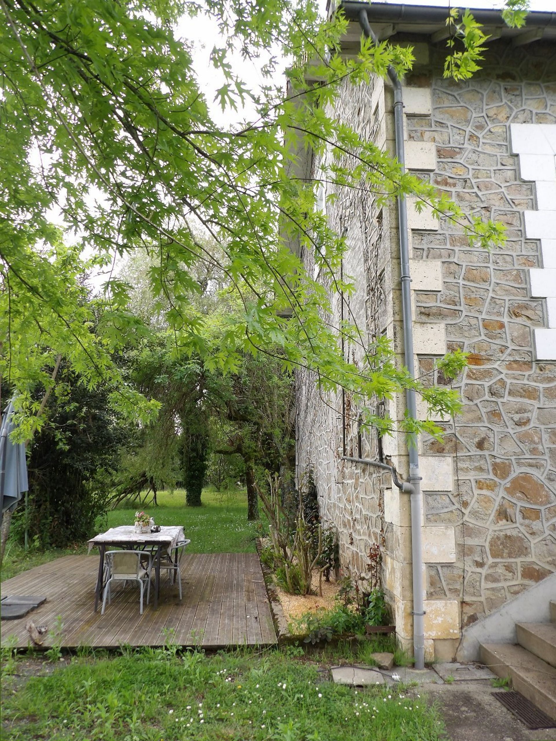 Residenziale nel Thiviers, Nouvelle-Aquitaine 12865397