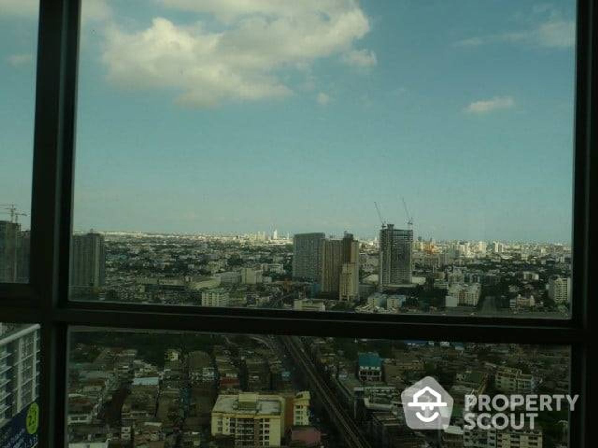 Condominium in Phra Khanong, Krung Thep Maha Nakhon 12865591