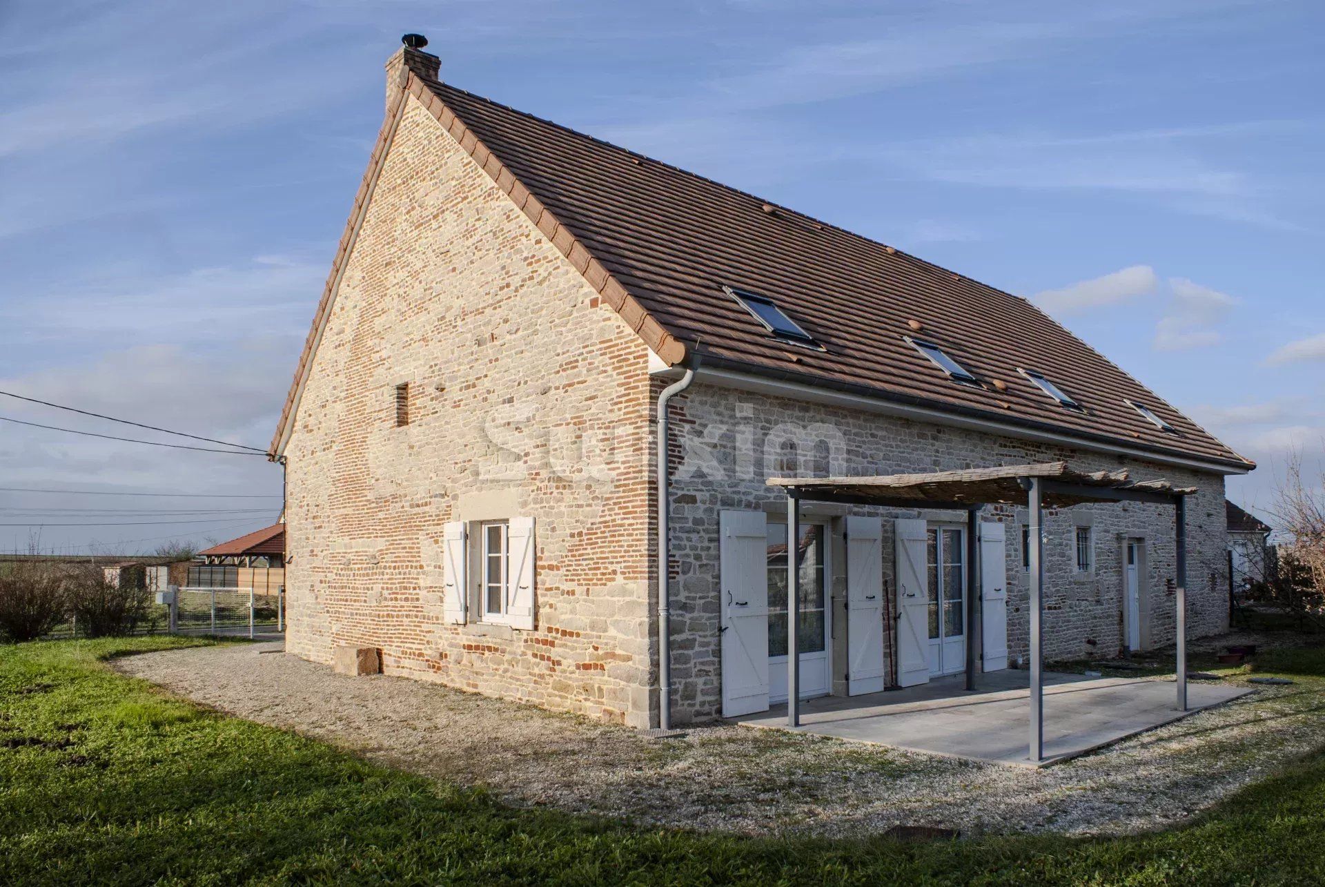 Residential in Saint-Loup-Géanges, Saône-et-Loire 12865672