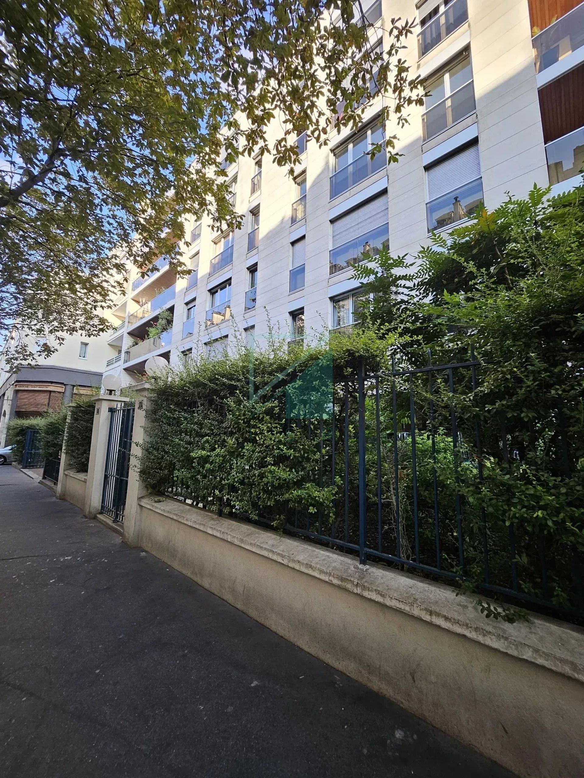 सम्मिलित में Paris 10ème, Paris 12867583