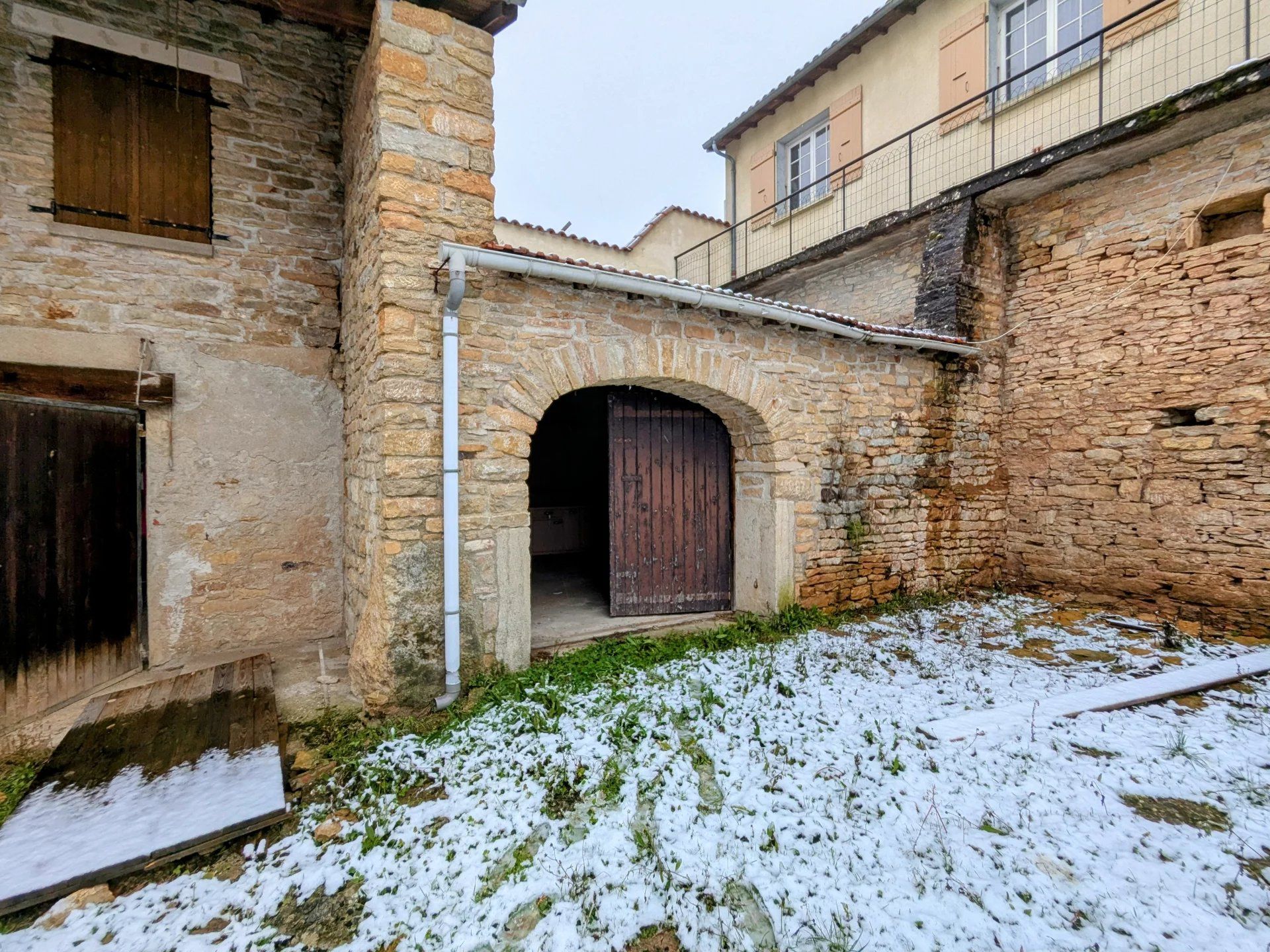 жилой дом в Berzé-la-Ville, Saône-et-Loire 12867585