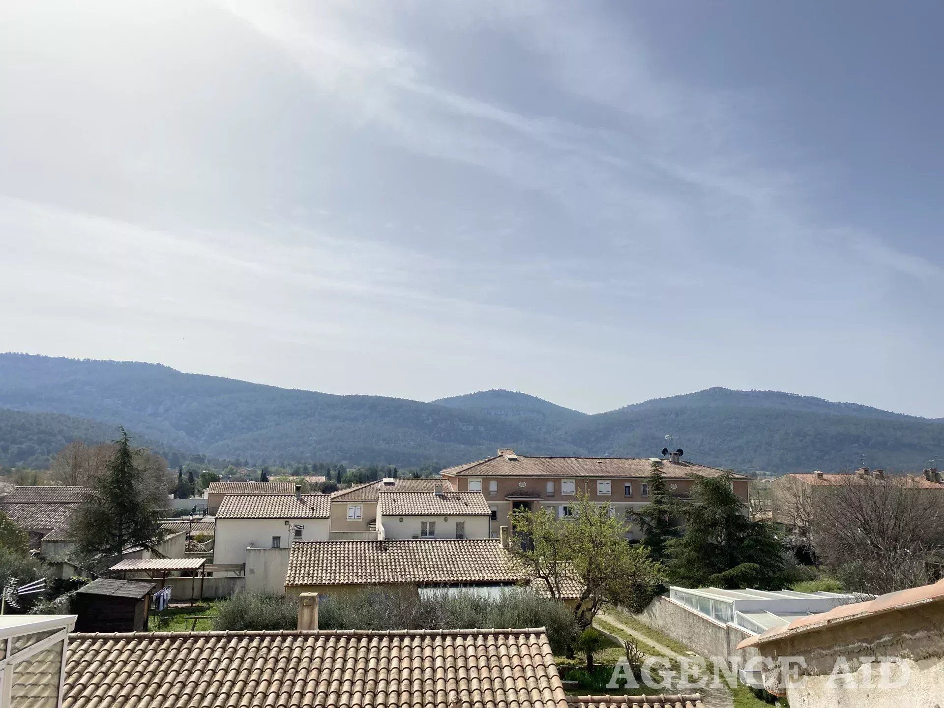 Borettslag i Cuges-les-Pins, Provence-Alpes-Cote d'Azur 12867655