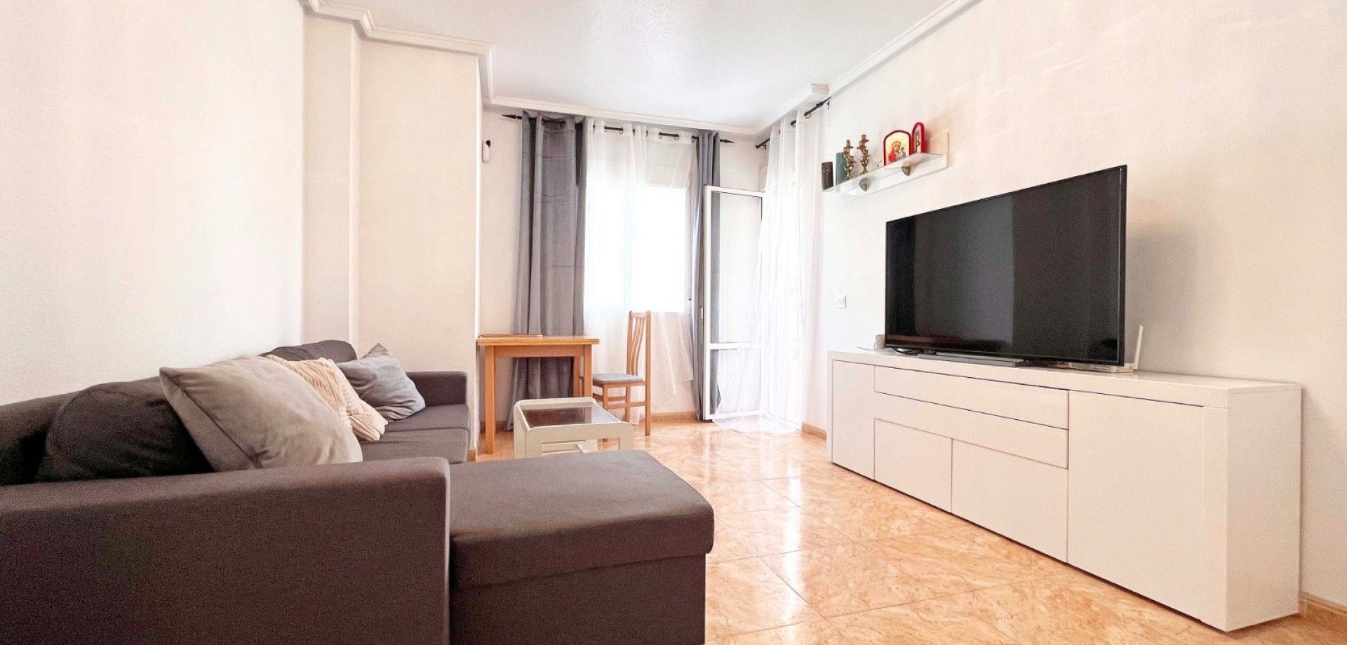 Condominium in Torrevieja, Comunidad Valenciana 12870296