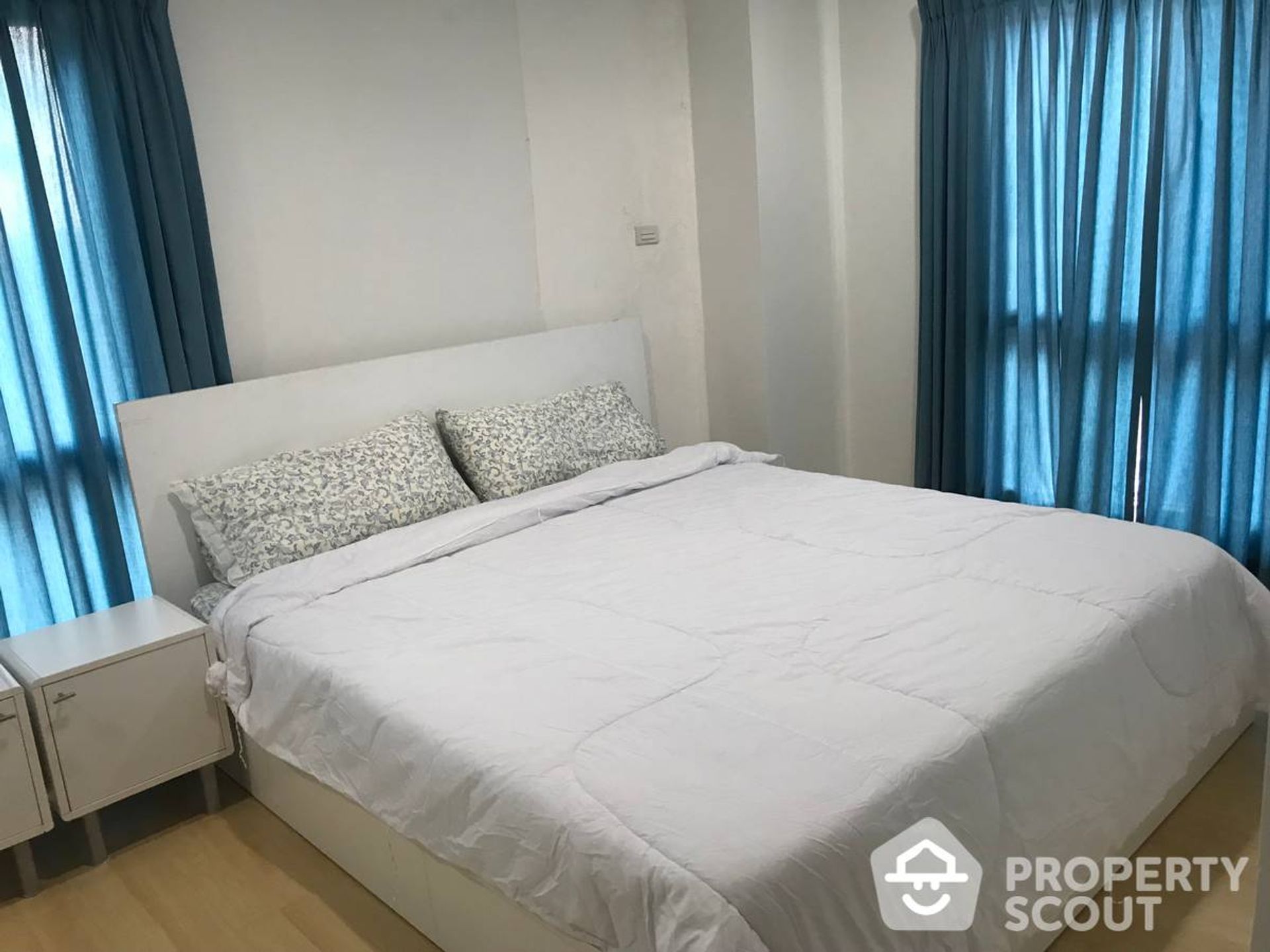 Condominium in Phra Khanong, Krung Thep Maha Nakhon 12870611