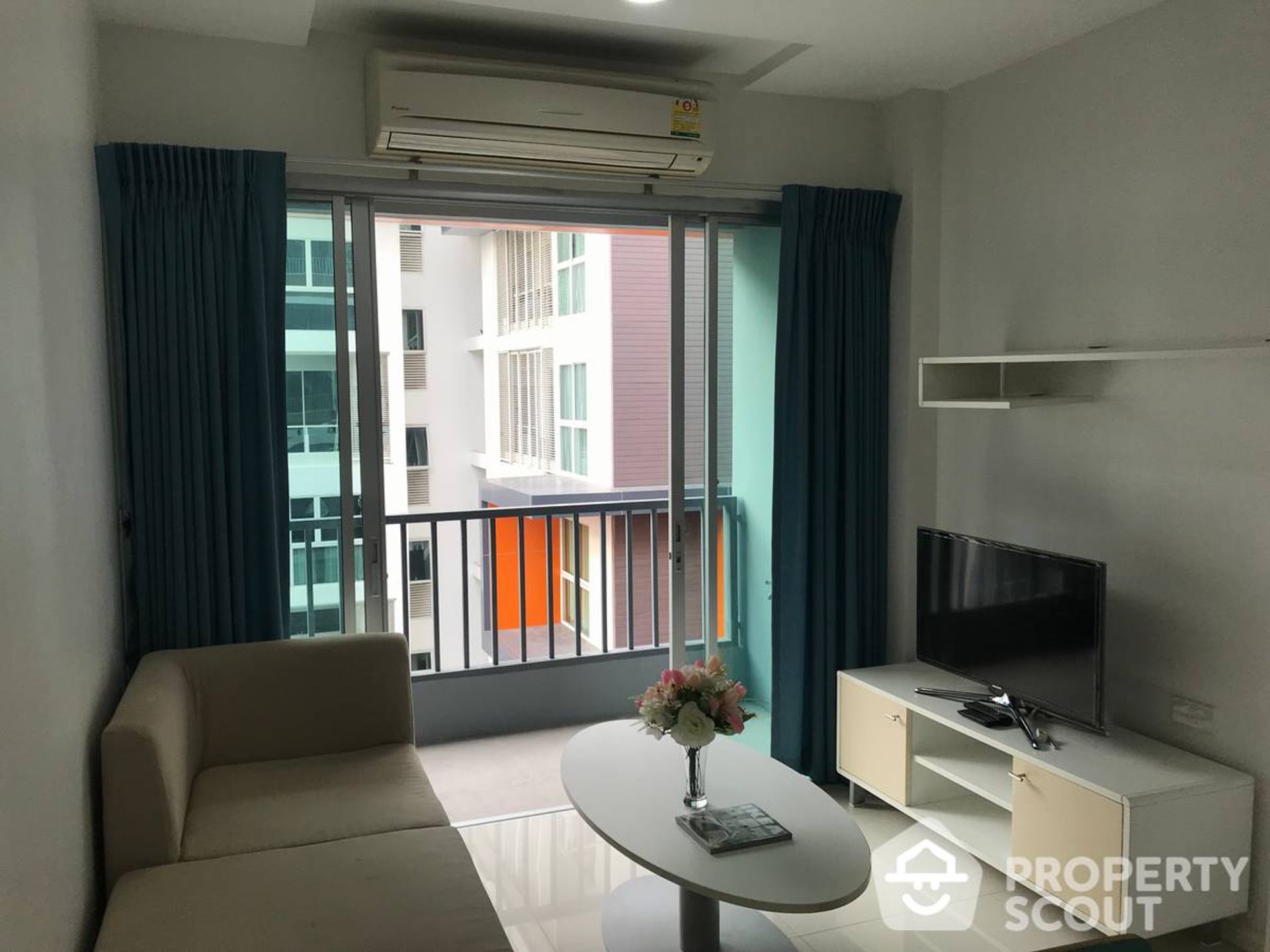 Condominium in Phra Khanong, Krung Thep Maha Nakhon 12870611