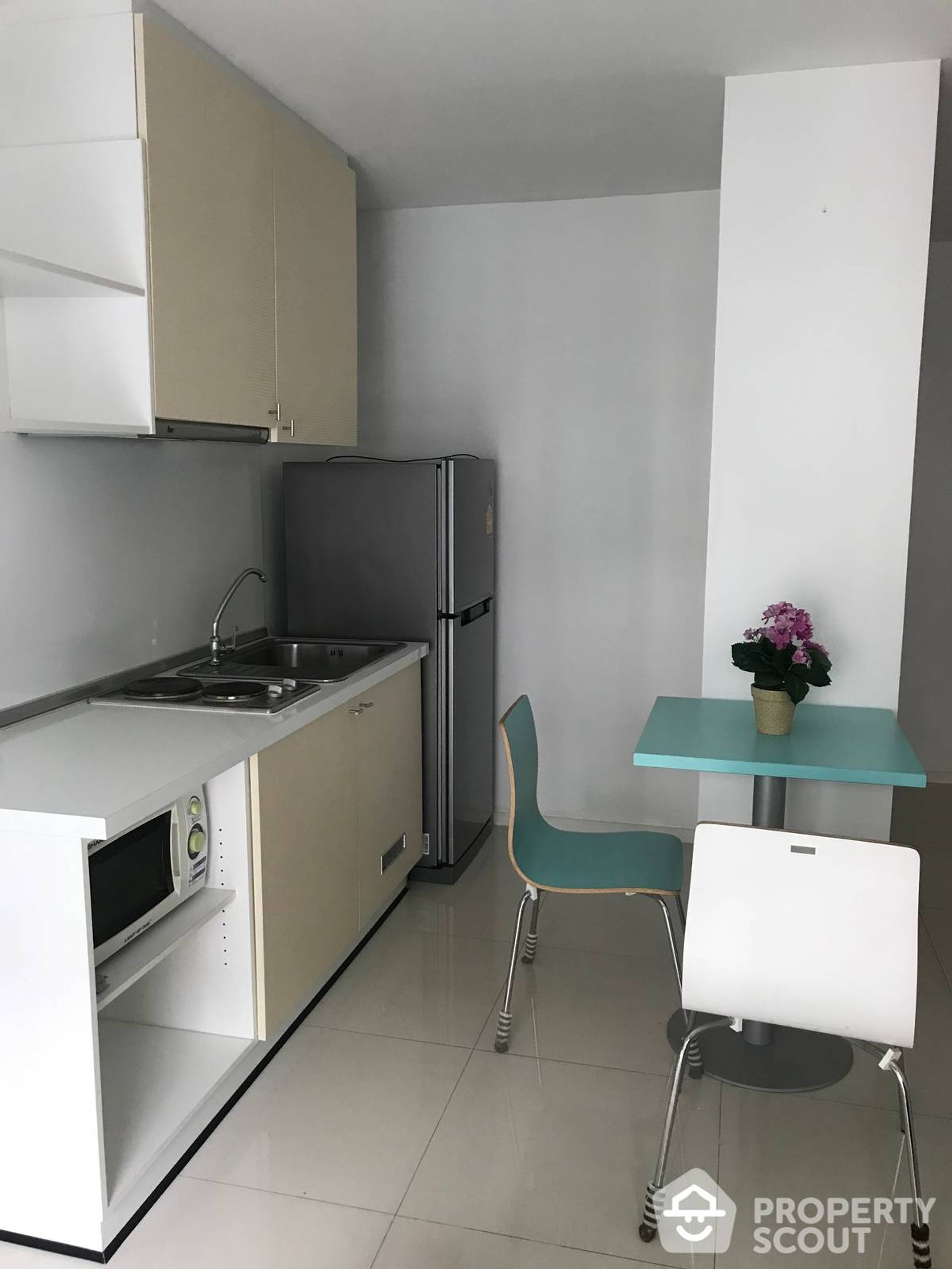 Condominium in Phra Khanong, Krung Thep Maha Nakhon 12870611