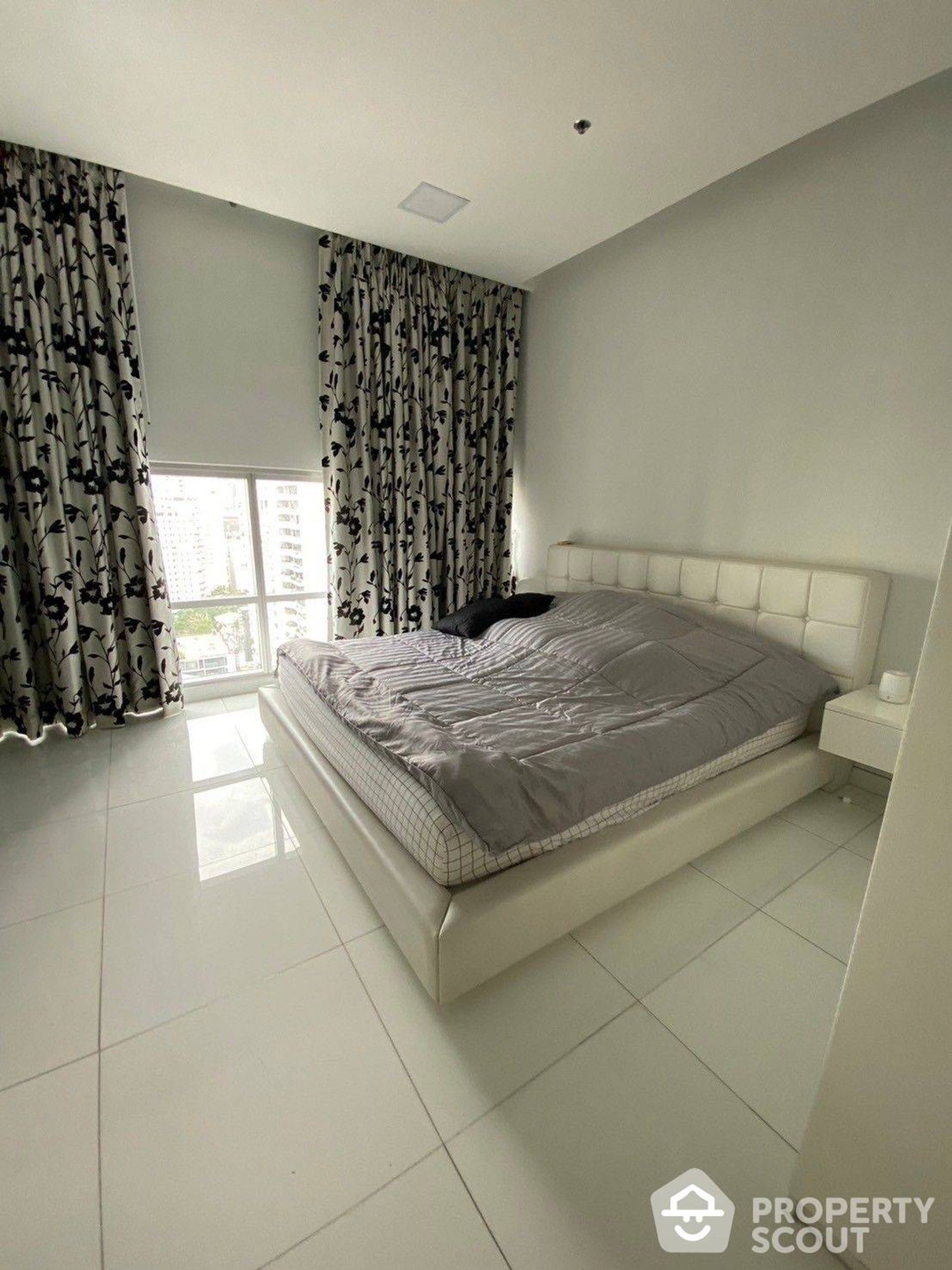 Condominium in Ban Na Song, Krung Thep Maha Nakhon 12870632