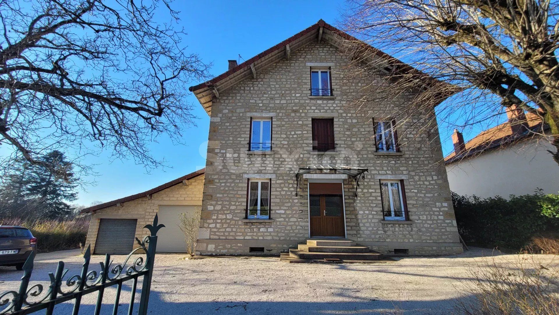 Talo sisään Cousance-du-Jura, Bourgogne-Franche-Comte 12870924