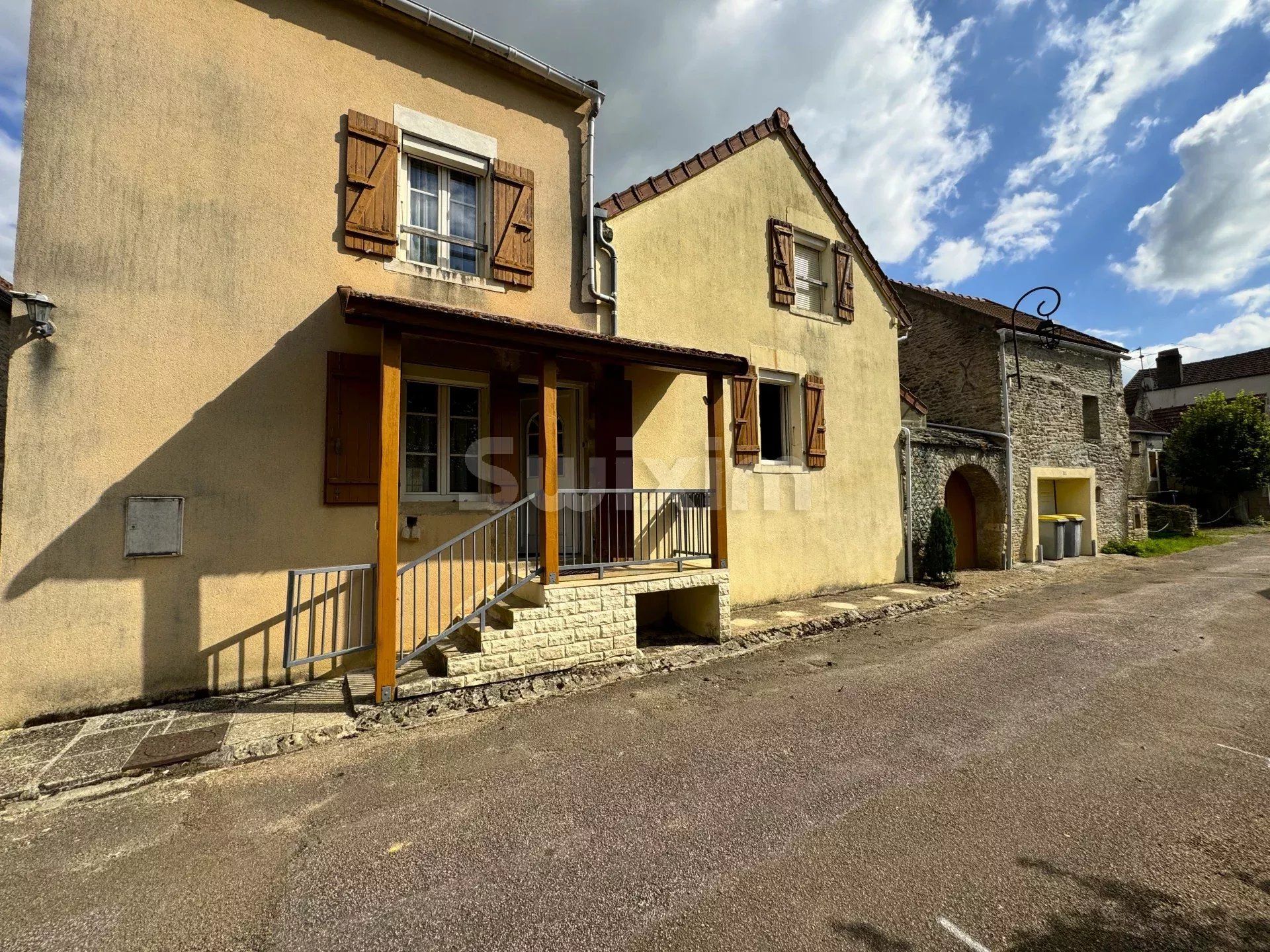 Residential in Vézelay, Yonne 12870978