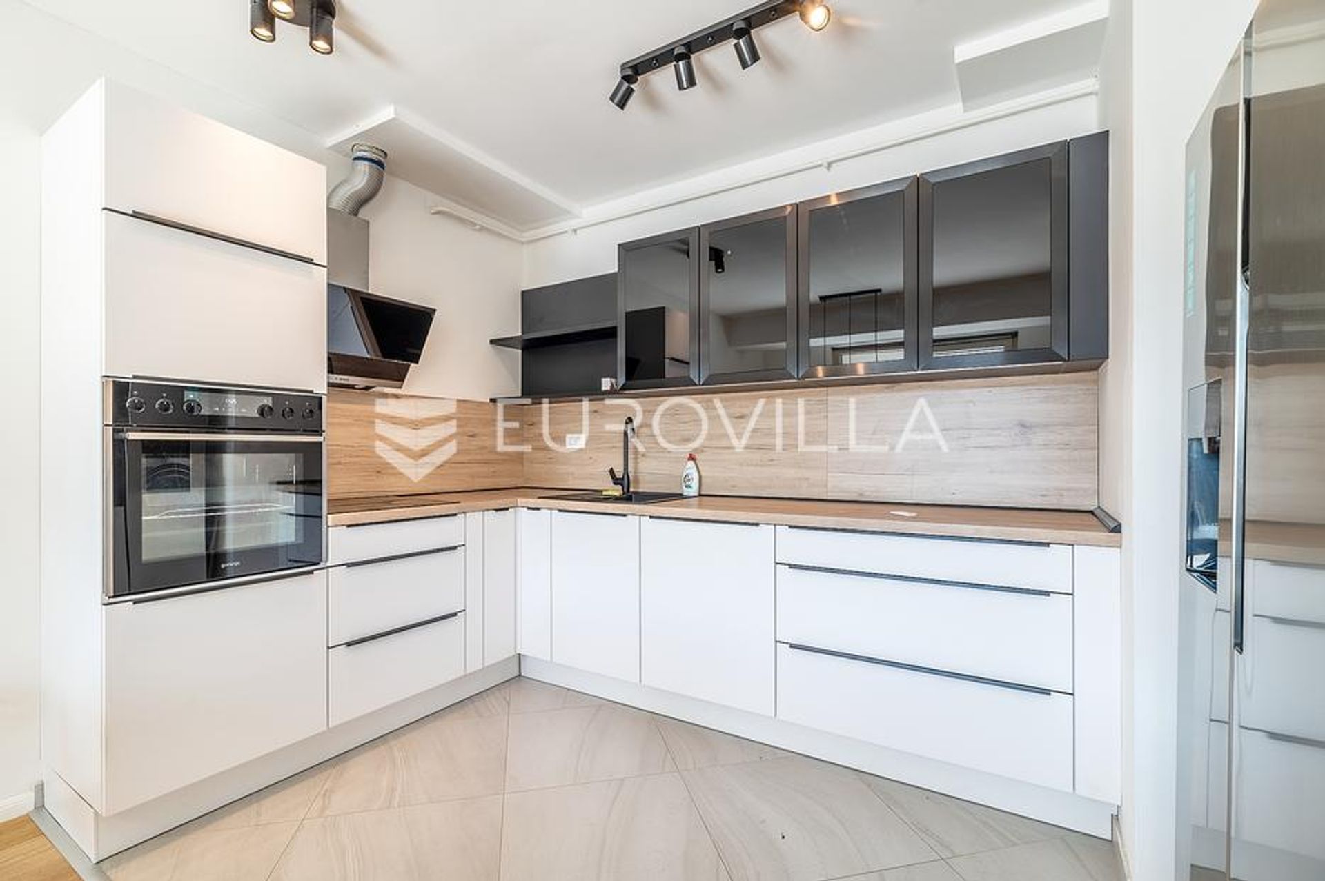 Condominio nel Vrapce, Zagreb, Grad 12871113