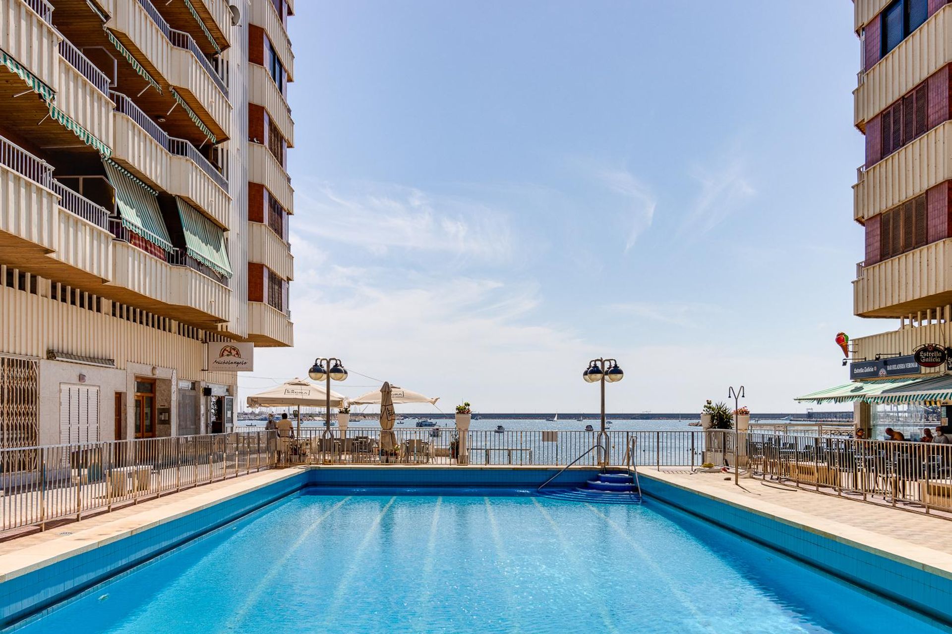 Condominium in Torrevieja, Comunidad Valenciana 12872255