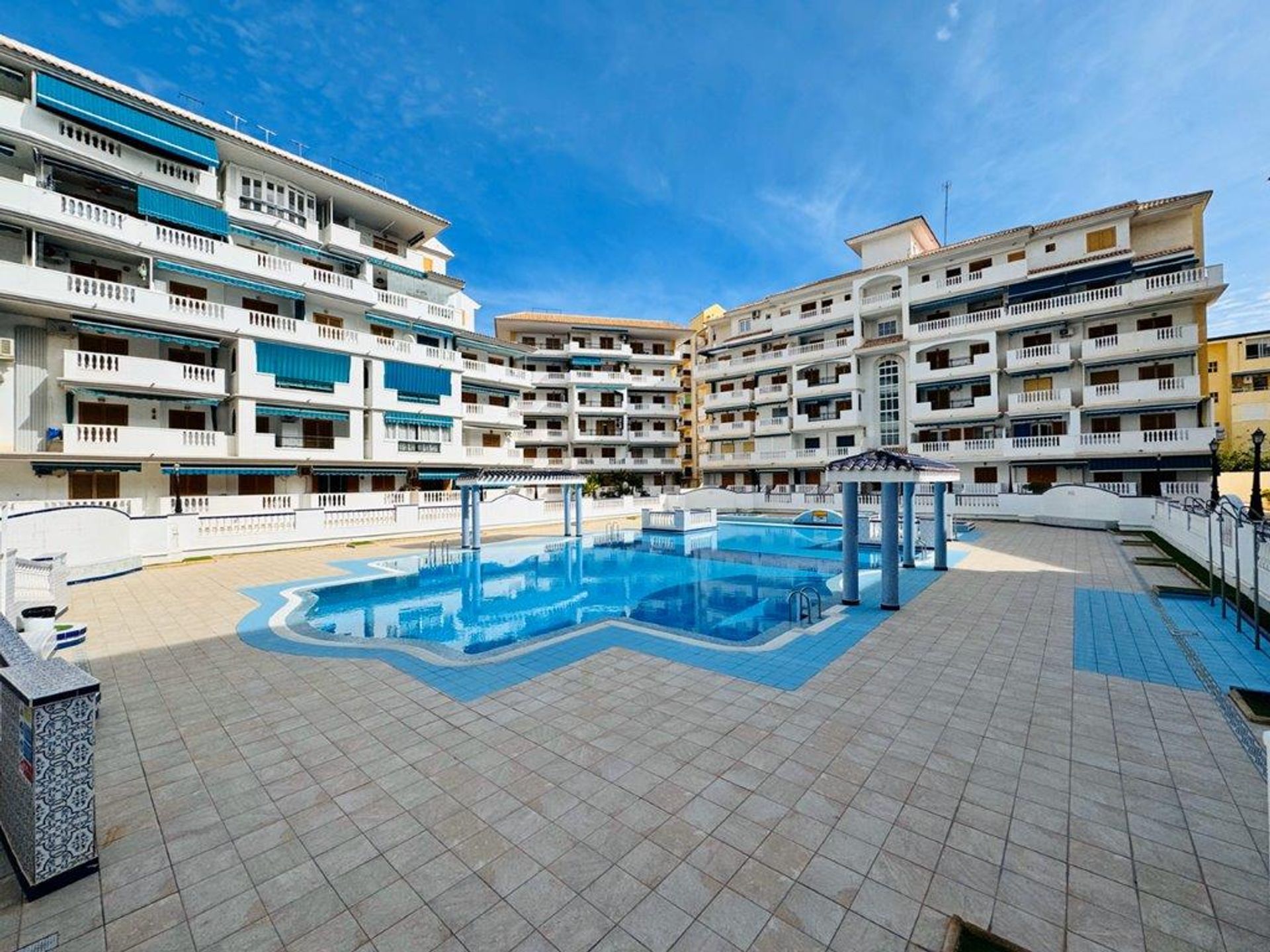 Condominium dans La Mata, Comunidad Valenciana 12872709