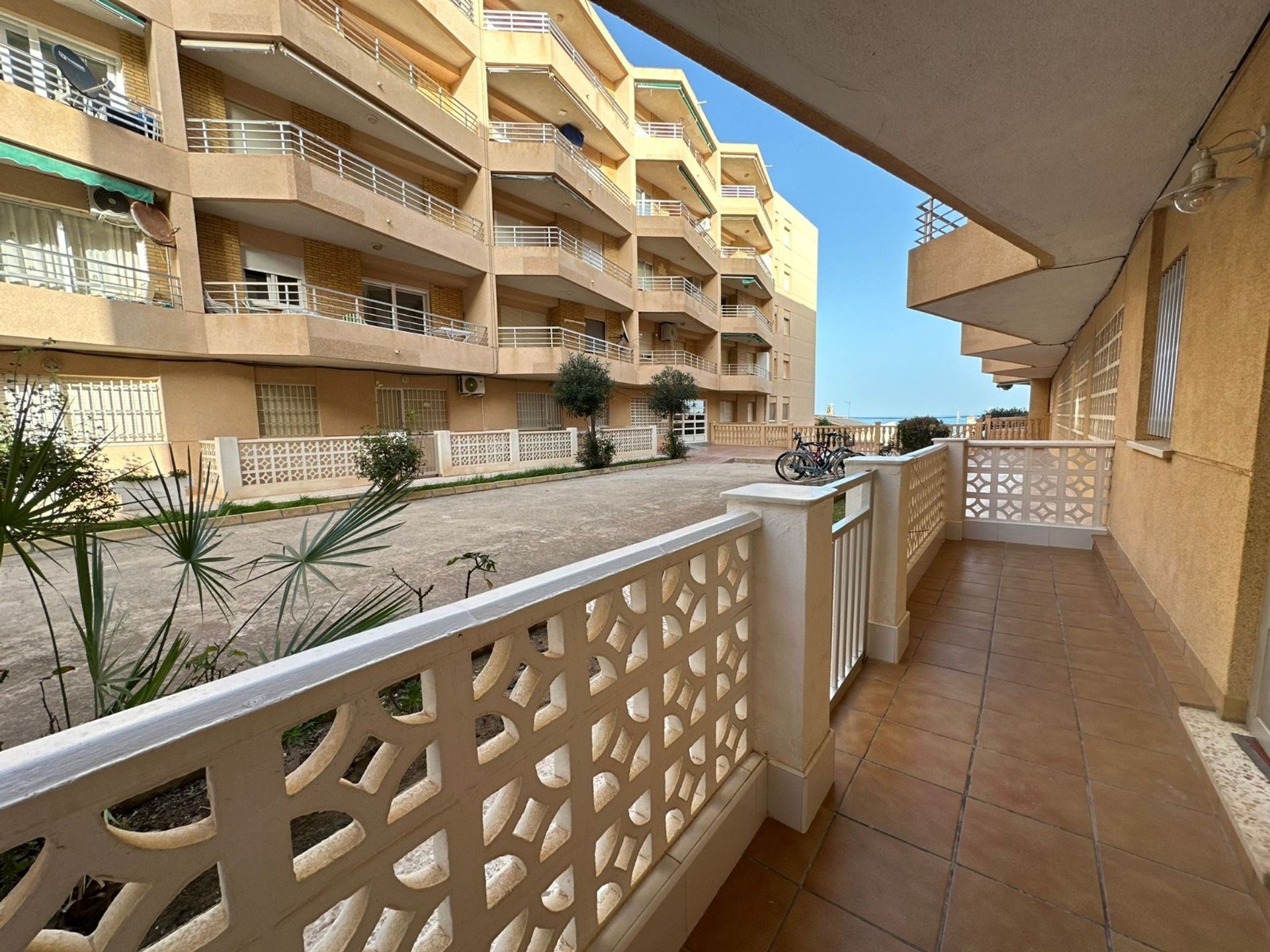 Condominio en Guardamar del Segura, Valencian Community 12873052