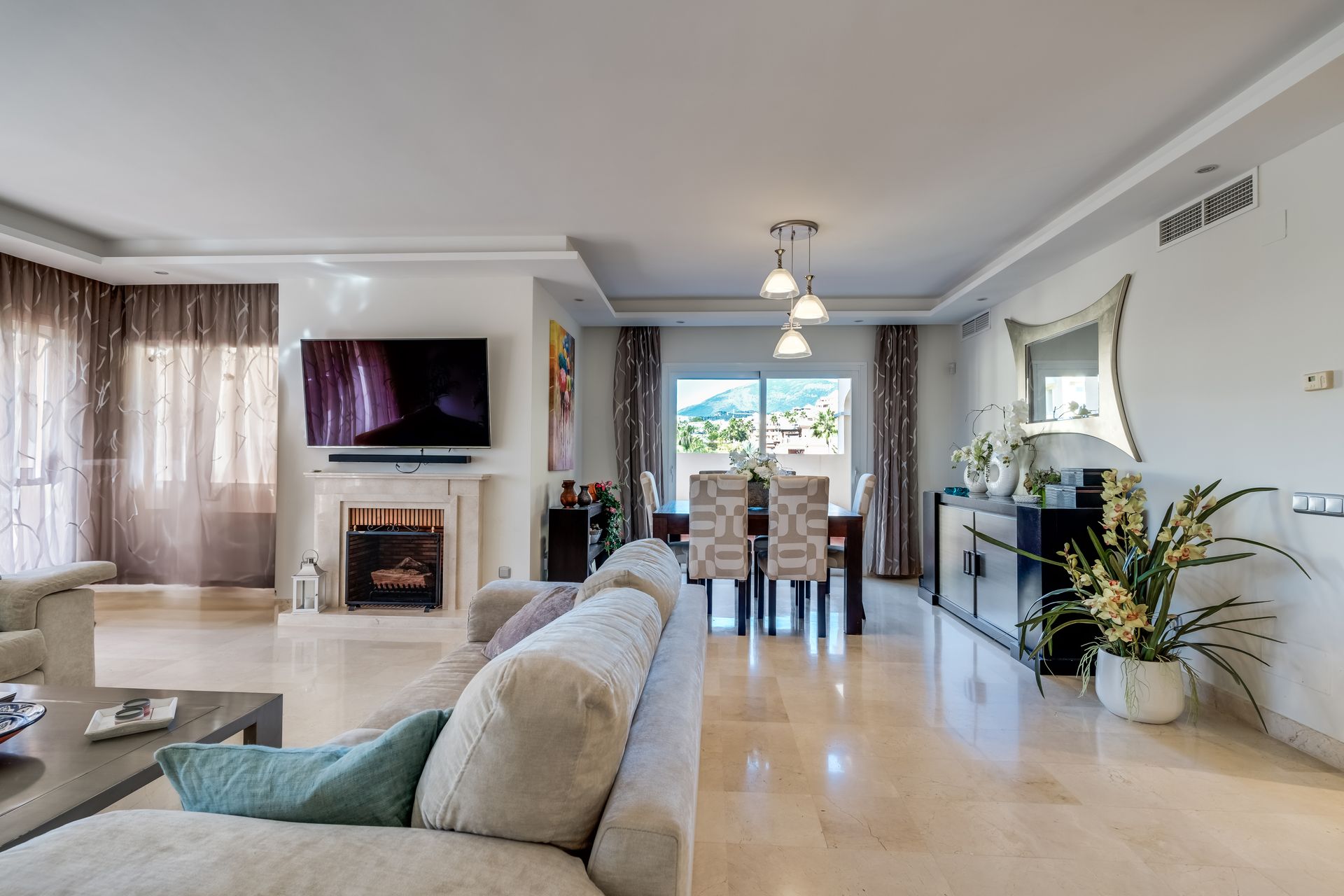 Condominium in Estepona, Andalucía 12873497