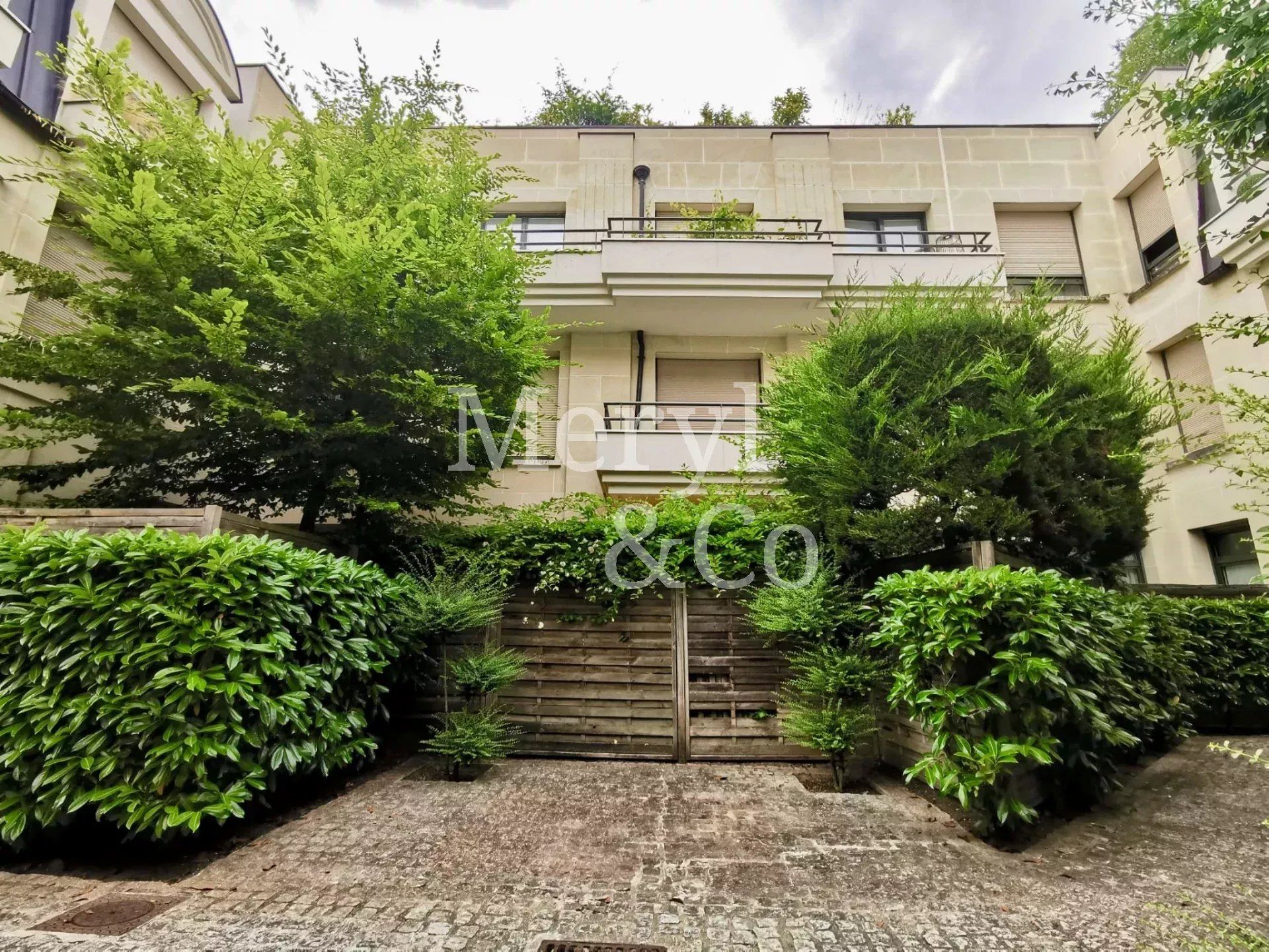 Osakehuoneisto sisään Neuilly-sur-Seine, Hauts-de-Seine 12873915