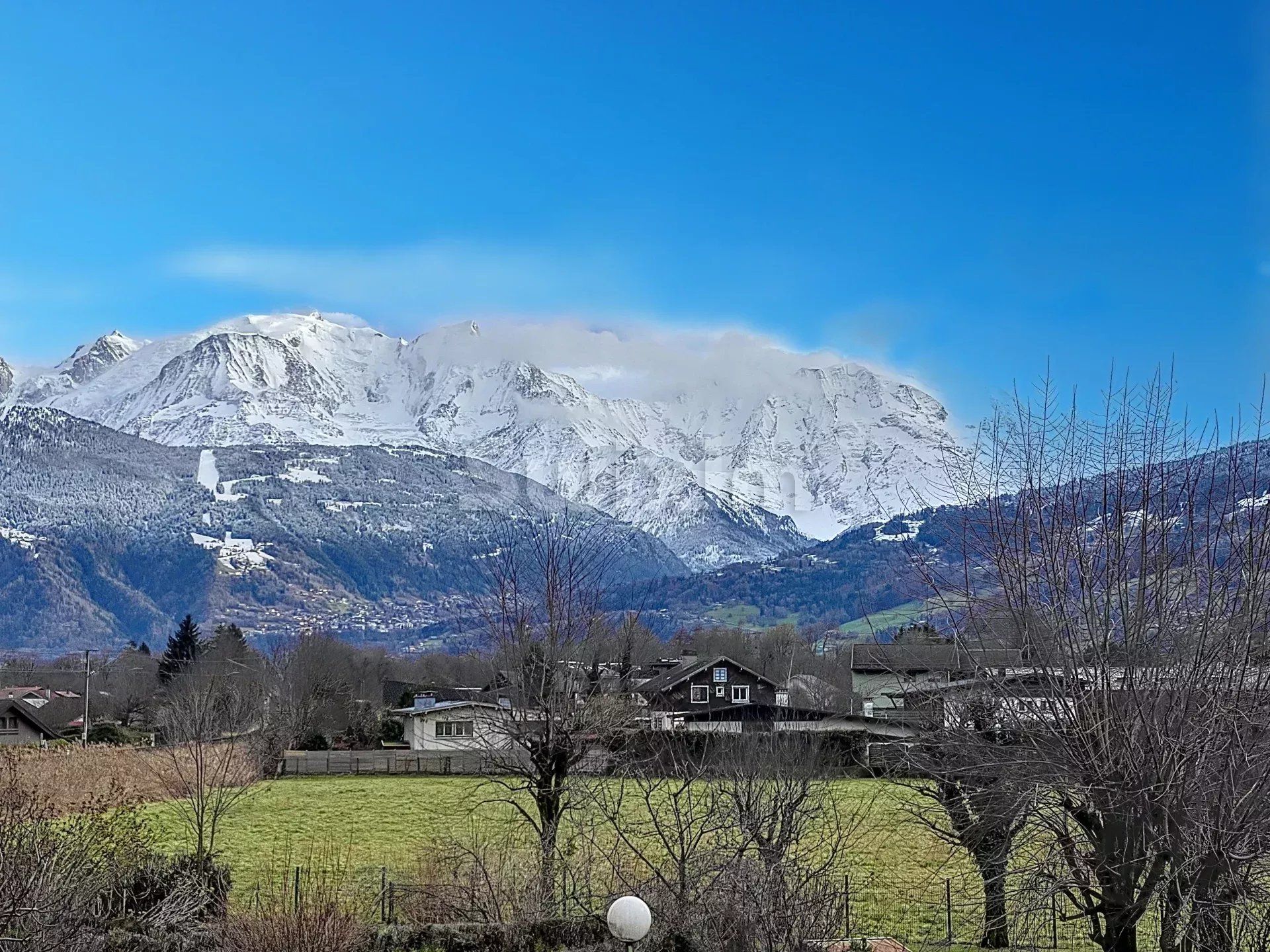 Condomínio no Sallanches, Auvergne-Rhone-Alpes 12874226