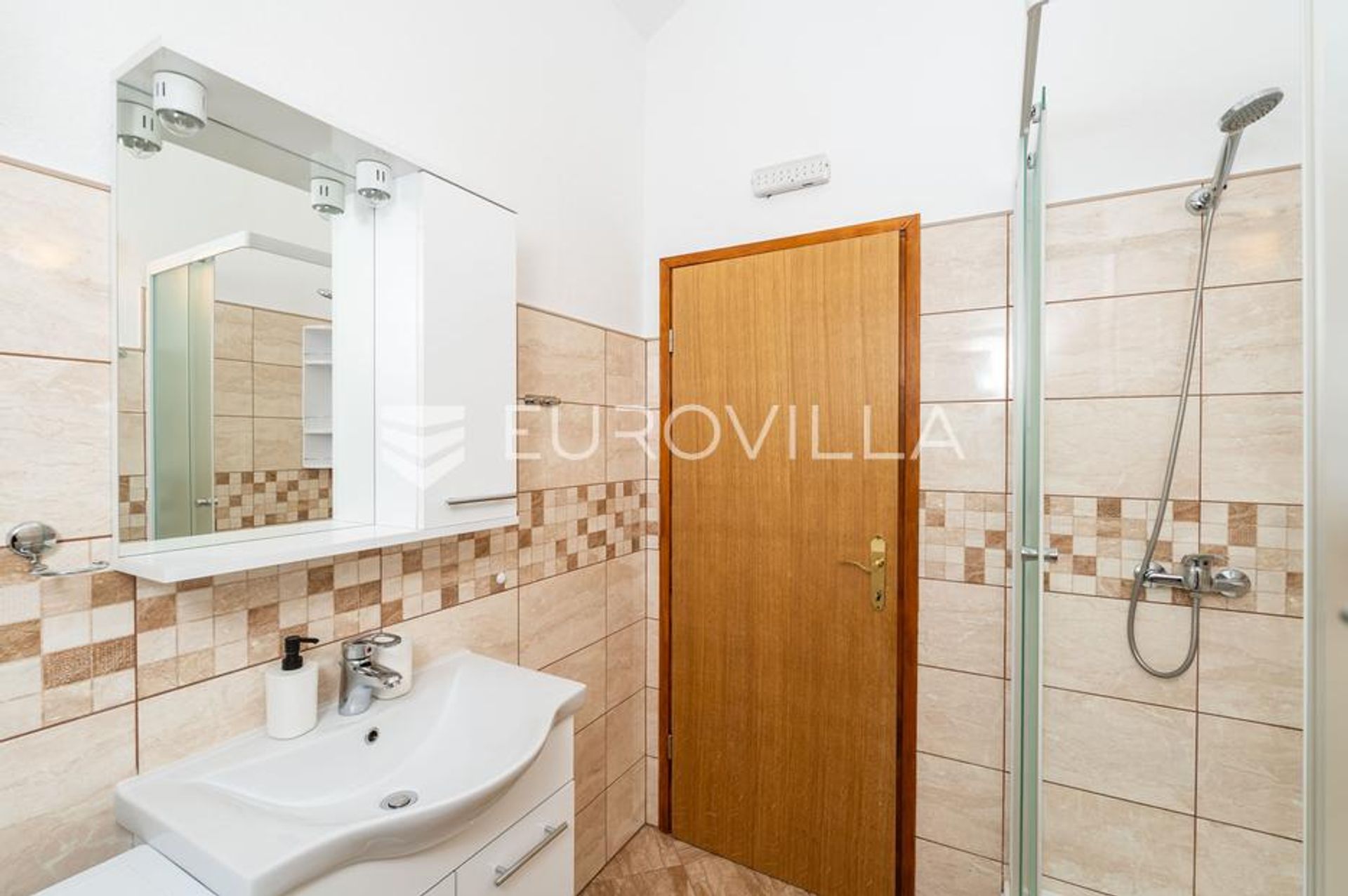 Condominium in , Dubrovnik-Neretva County 12874516