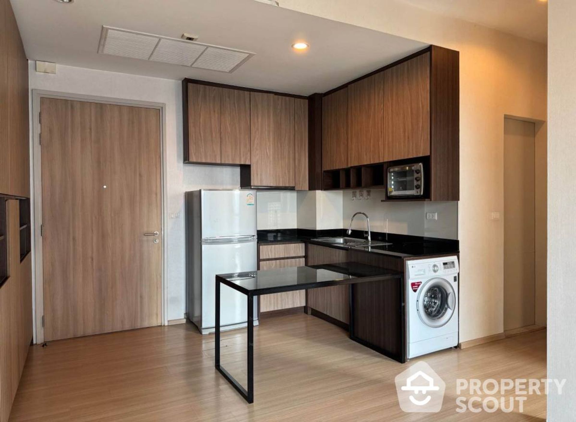 Condominium in Watthana, Krung Thep Maha Nakhon 12874751