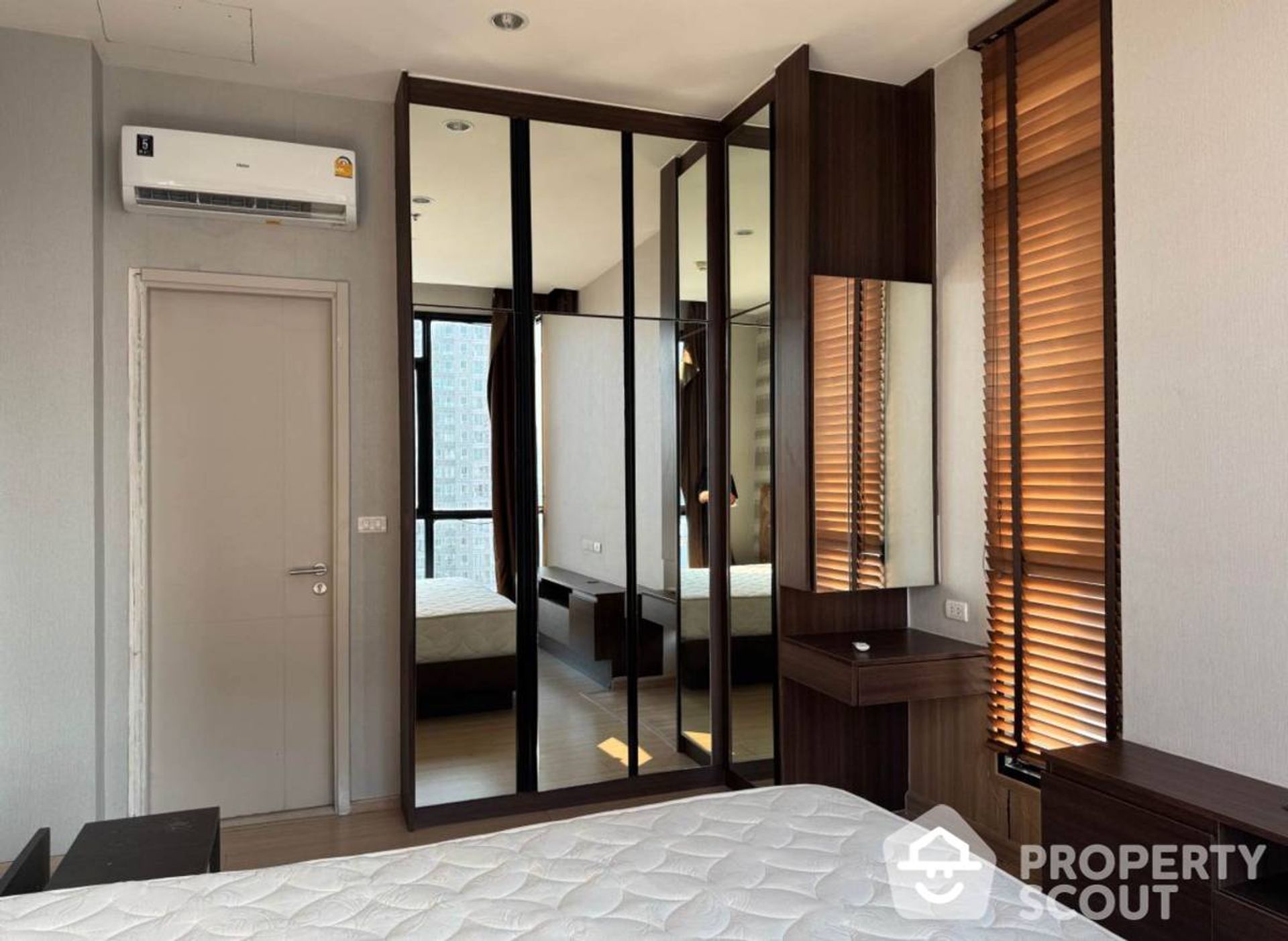 Condominium in Watthana, Krung Thep Maha Nakhon 12874751