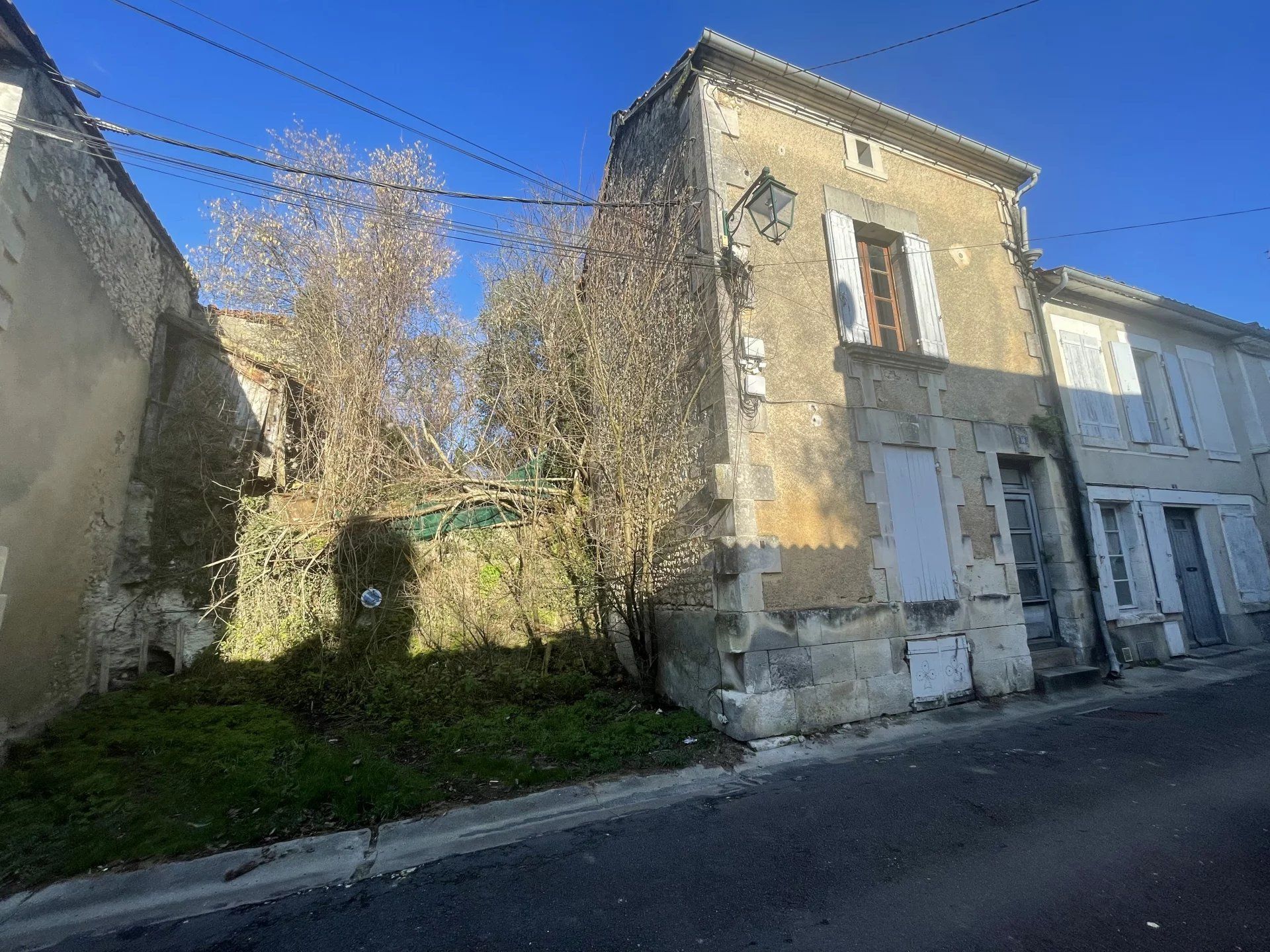 Beberapa Rumah di Barbezieux-Saint-Hilaire, Nouvelle-Aquitaine 12874992