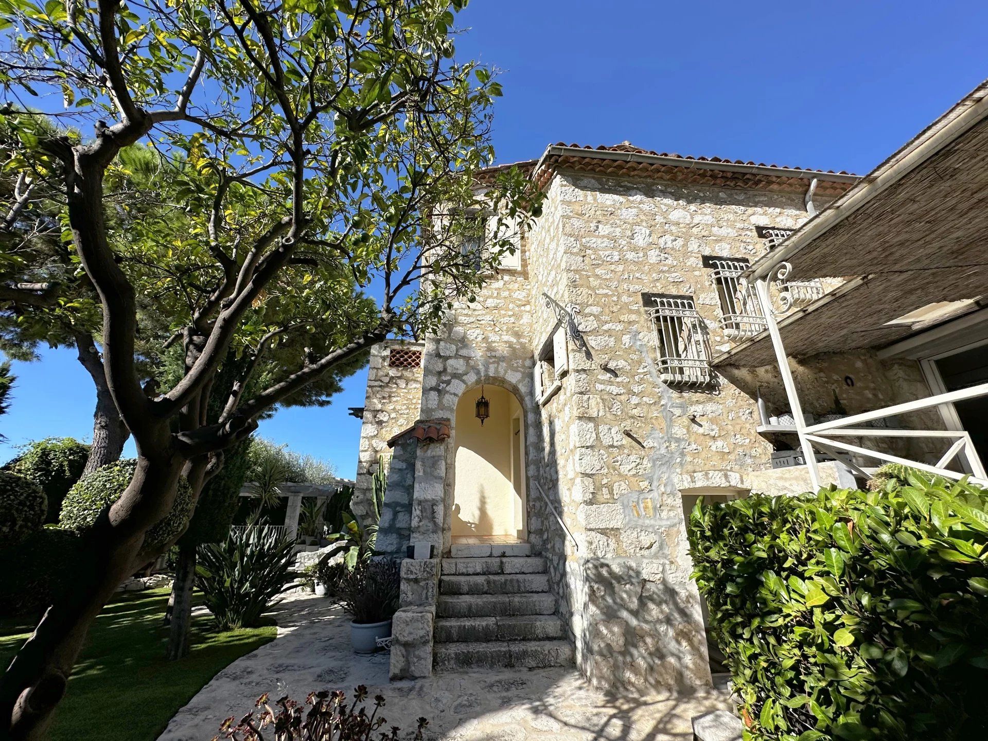 Inny w Sainte-Helene, Provence-Alpes-Cote d'Azur 12875506