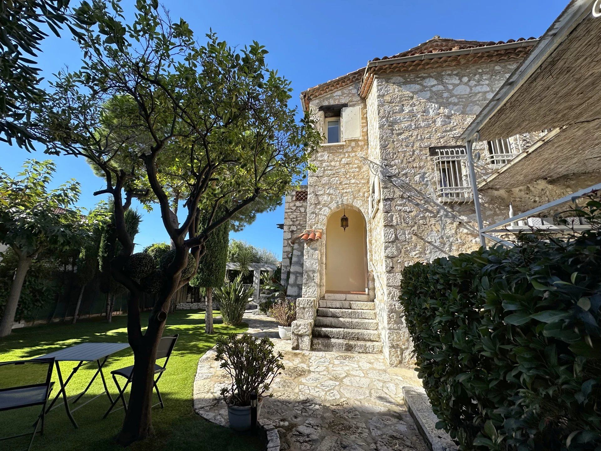 Inny w Sainte-Helene, Provence-Alpes-Cote d'Azur 12875506