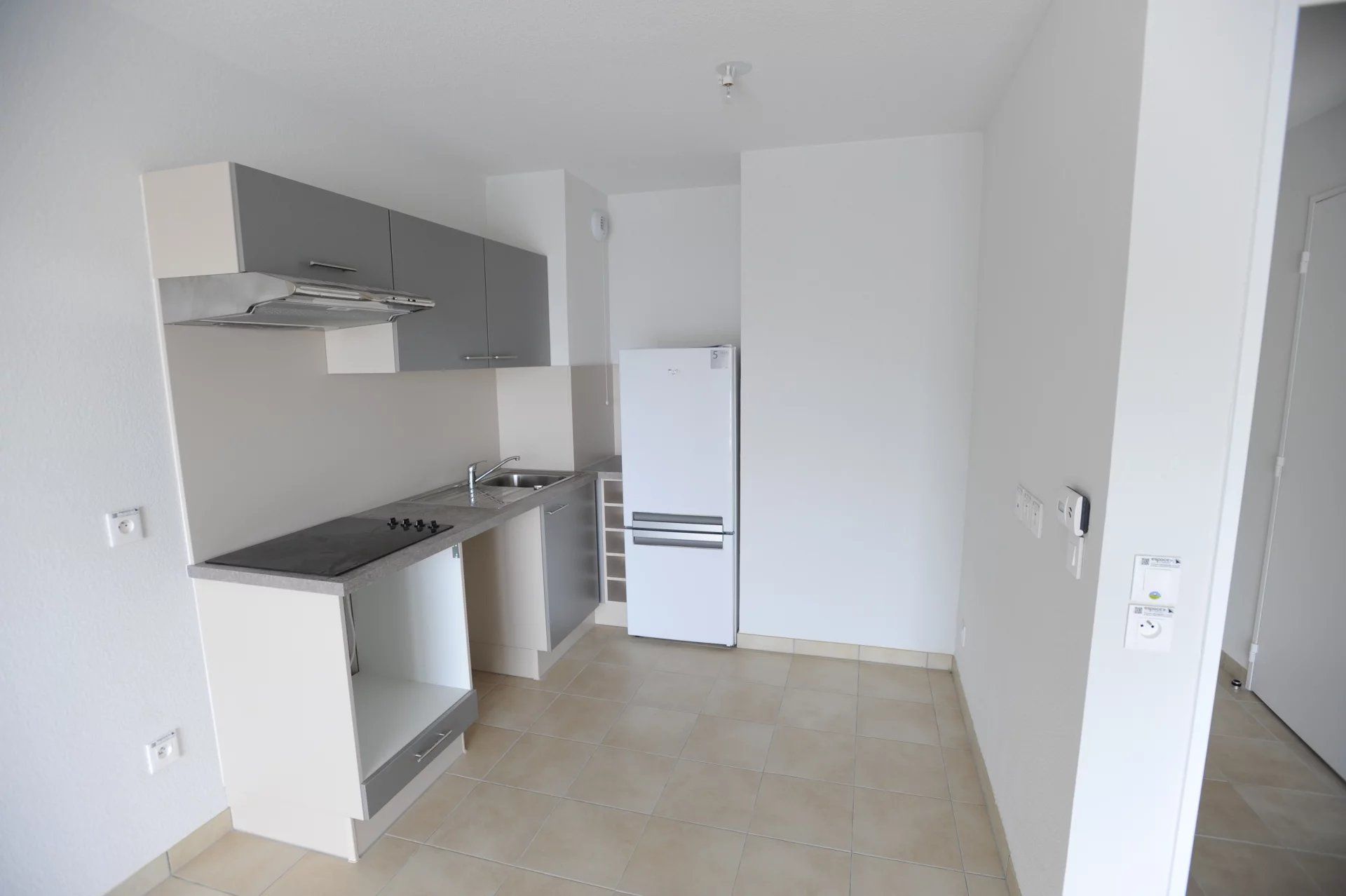 Condominio nel La Madeleine, Provence-Alpes-Cote d'Azur 12875545