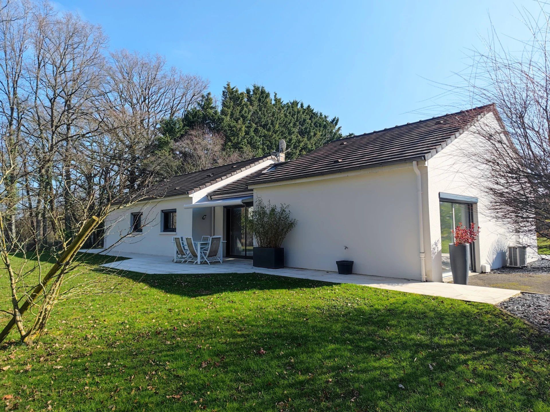 سكني في Fleury-sur-Loire, Nièvre 12875569