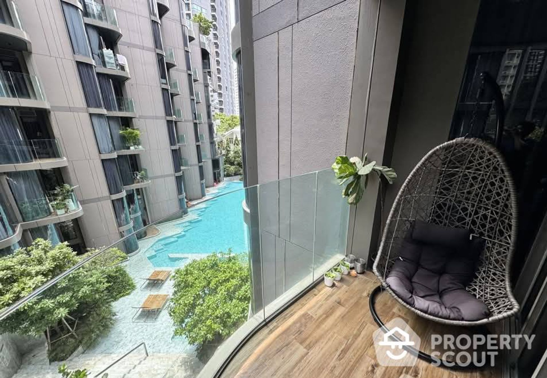 Condominium in Watthana, Krung Thep Maha Nakhon 12877304