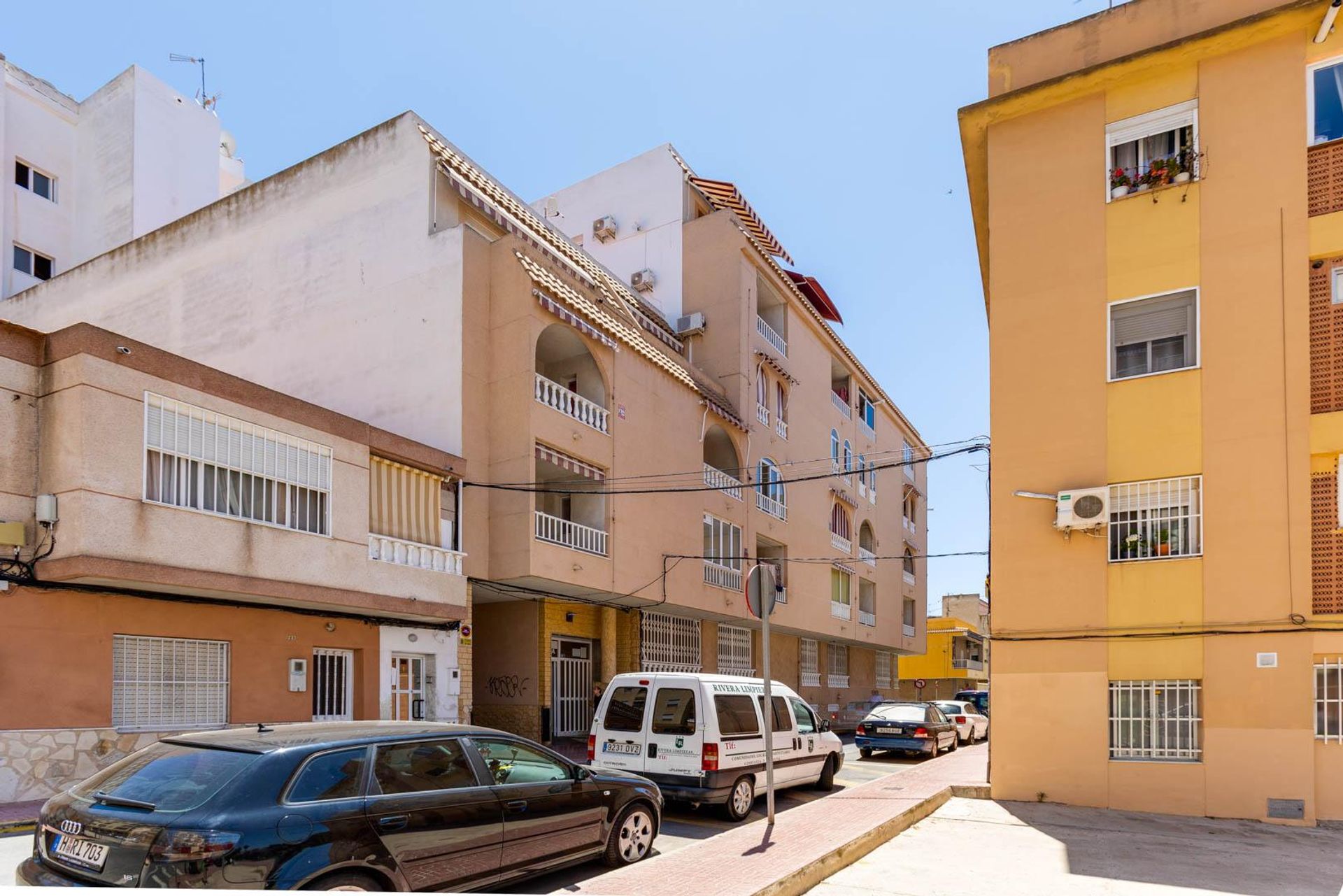 Condominium in Torrevieja, Comunidad Valenciana 12877316