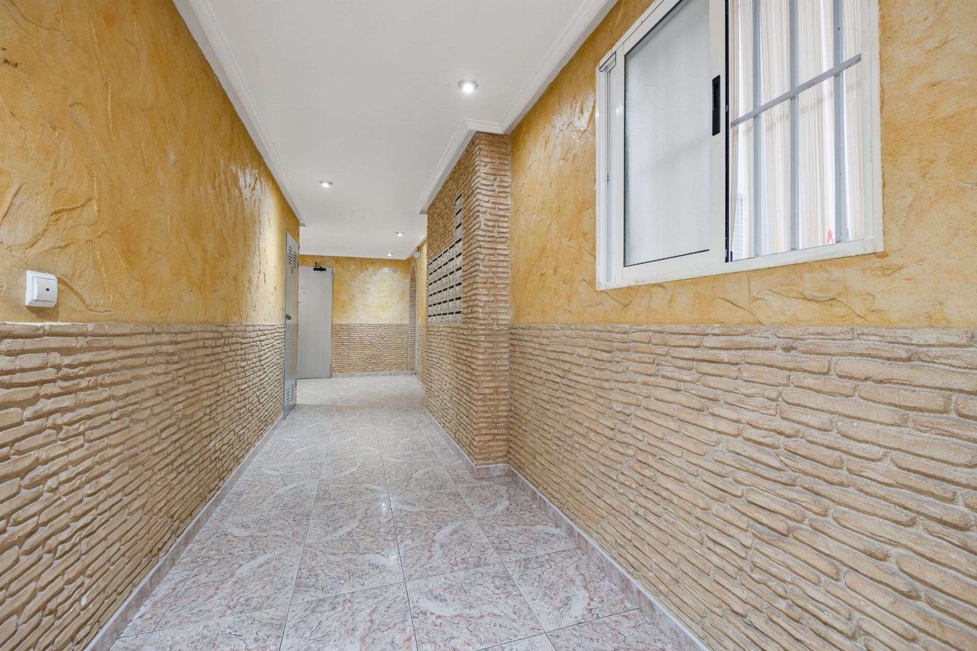 Condominium in Torrevieja, Comunidad Valenciana 12877316