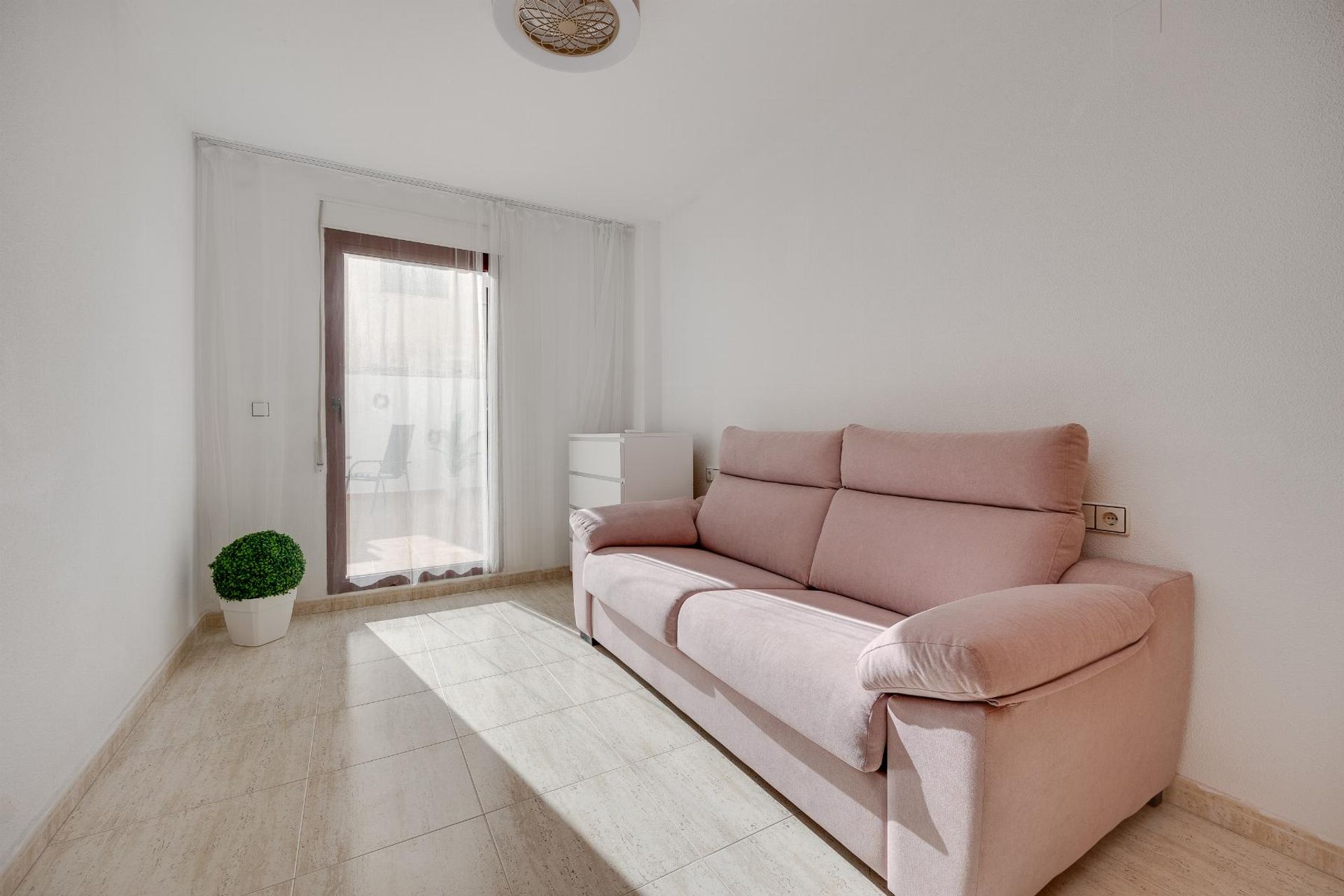 Condominium in Torrevieja, Comunidad Valenciana 12877335