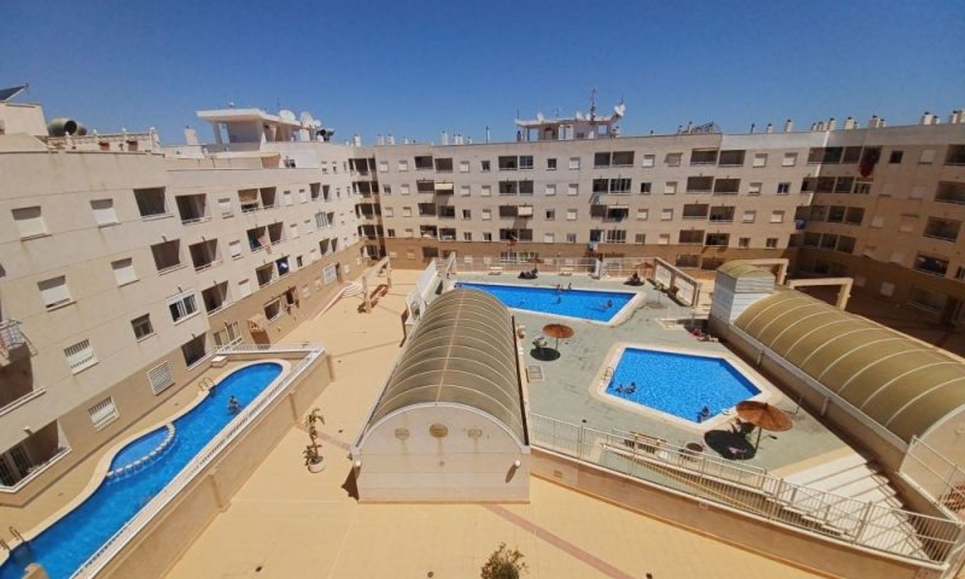 Condominium dans Torrevieja, Comunidad Valenciana 12877593