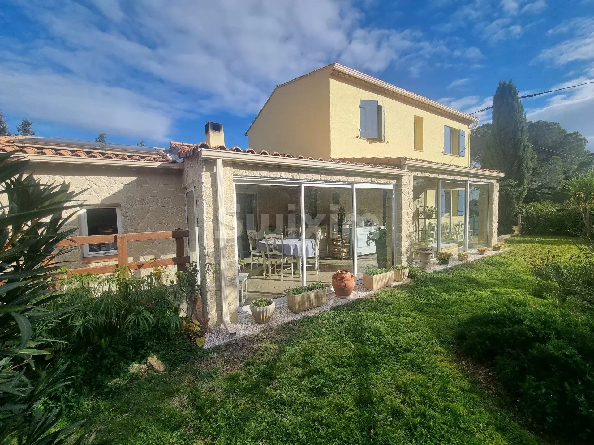 rumah dalam Le Muy, Provence-Alpes-Cote d'Azur 12878165