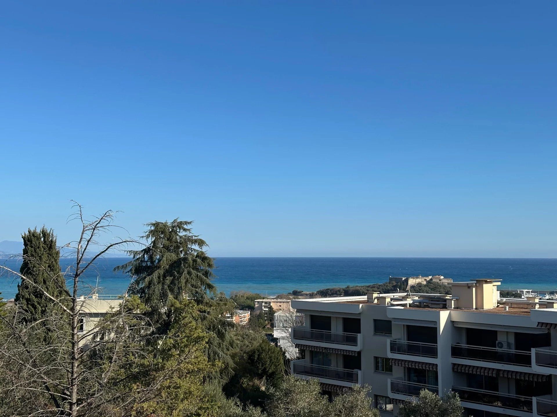 Residential in Antibes, Alpes-Maritimes 12878203