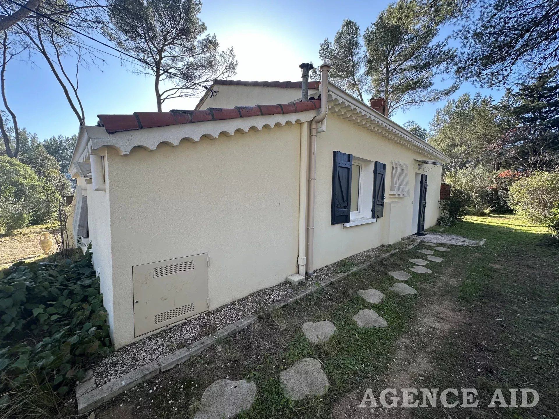 rumah dalam Cuges-les-Pins, Provence-Alpes-Côte d'Azur 12878234