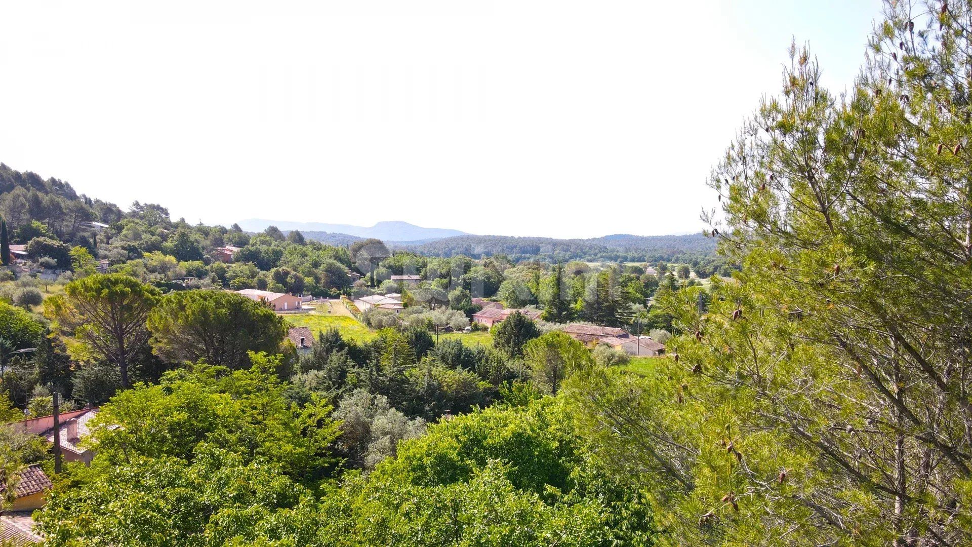 Land in Callas, Provence-Alpes-Cote d'Azur 12879196