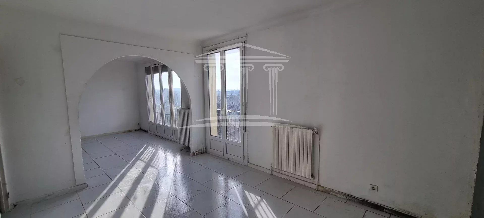 Condominio en Sorgues, Provence-Alpes-Cote d'Azur 12879215