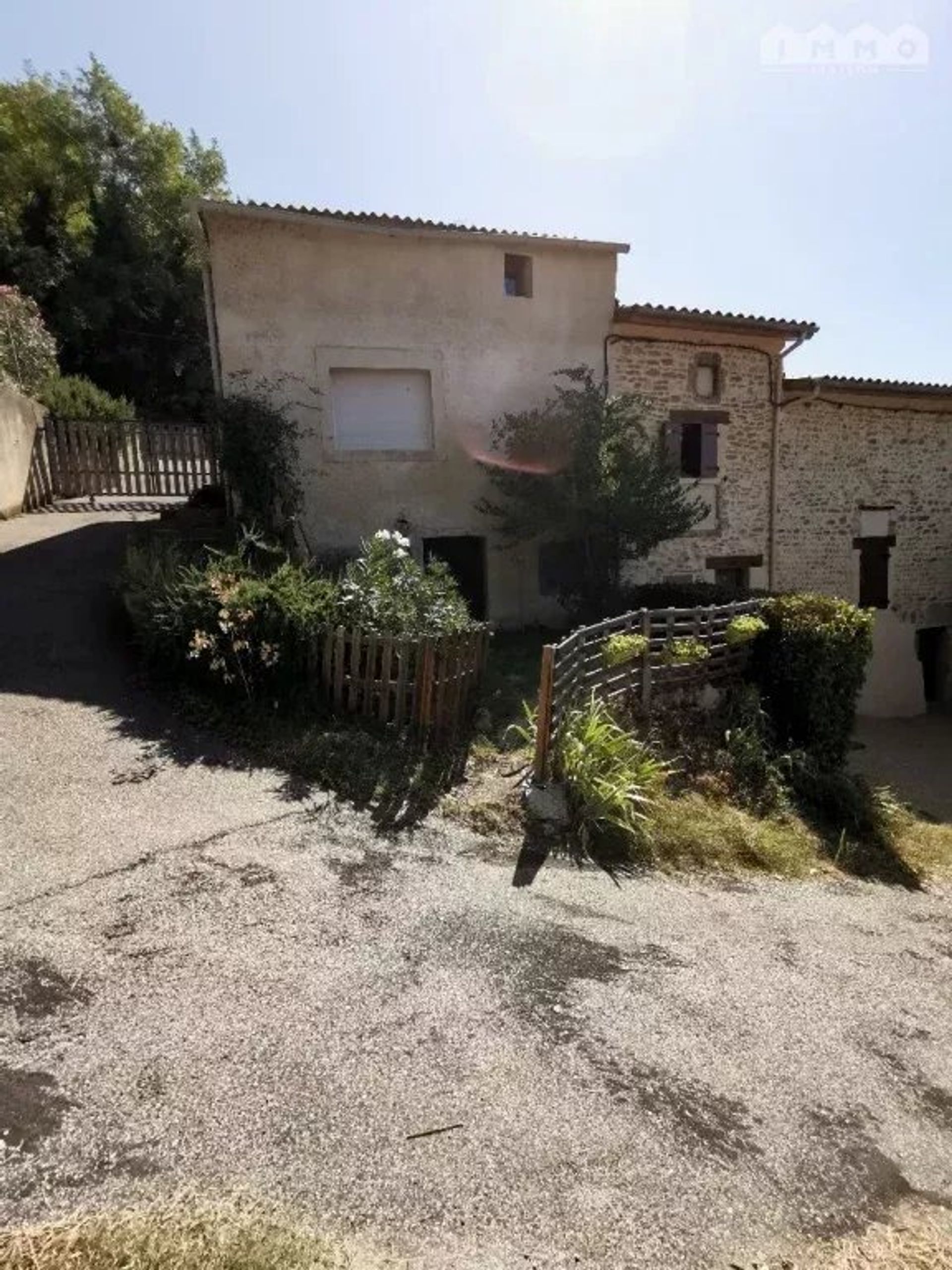 casa no Montvendre, Auvérnia-Ródano-Alpes 12879226