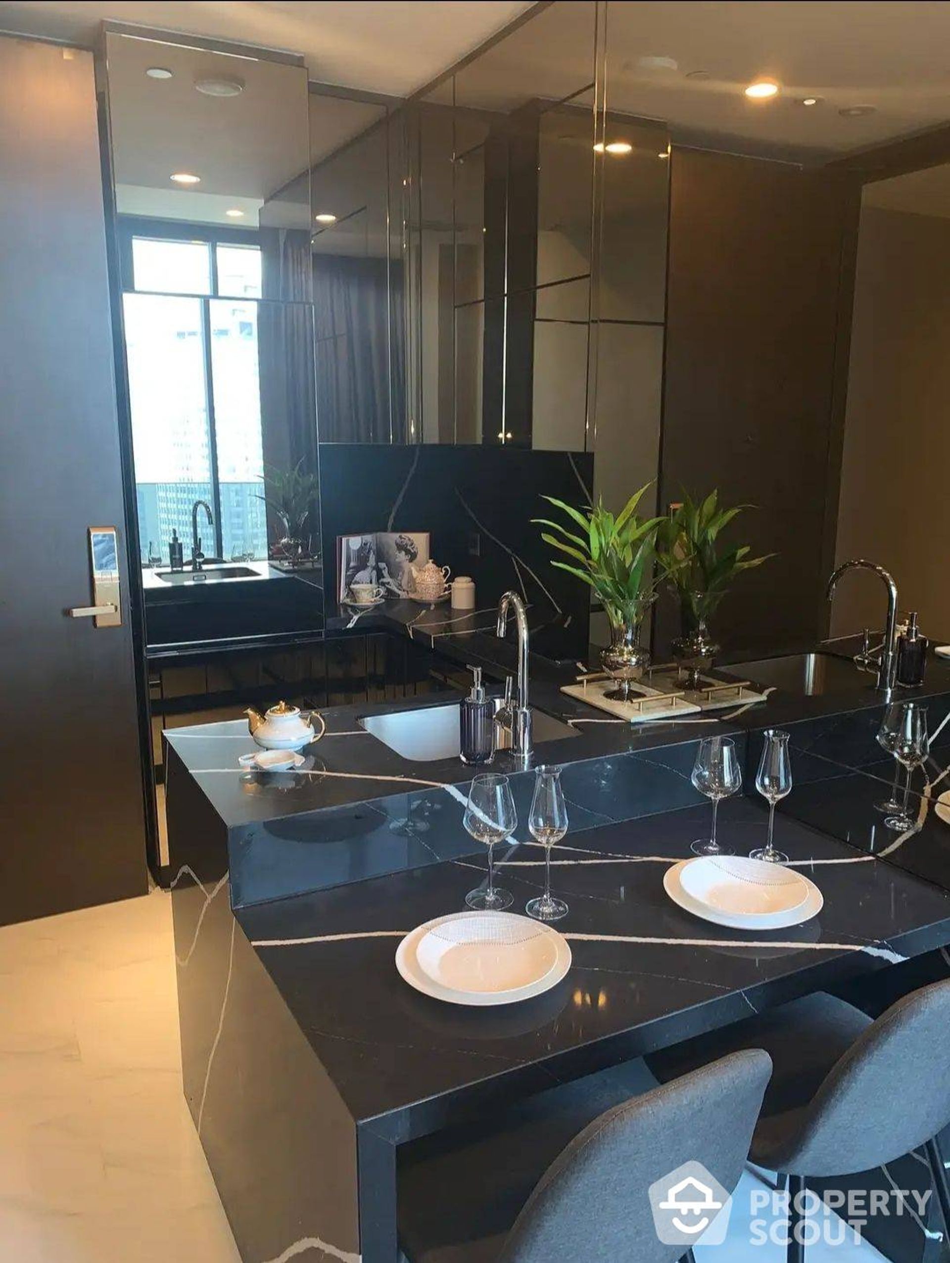 Condominium in Watthana, Krung Thep Maha Nakhon 12879560