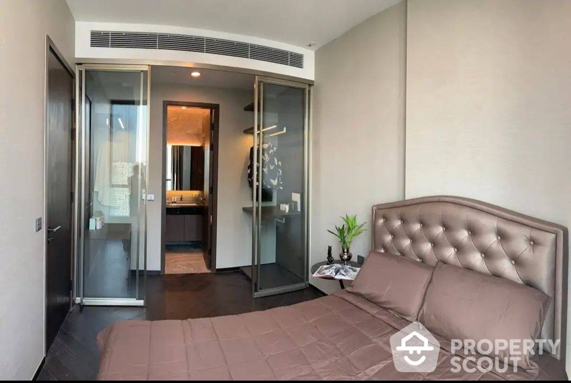 Condominium in Watthana, Krung Thep Maha Nakhon 12879560