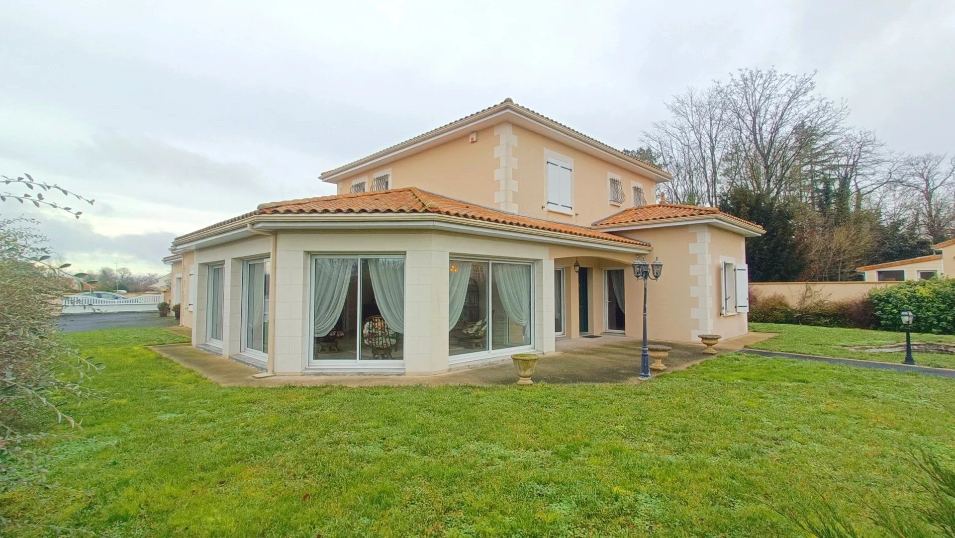 Kondominium di Neuville-de-Poitou, Nouvelle-Aquitaine 12880568