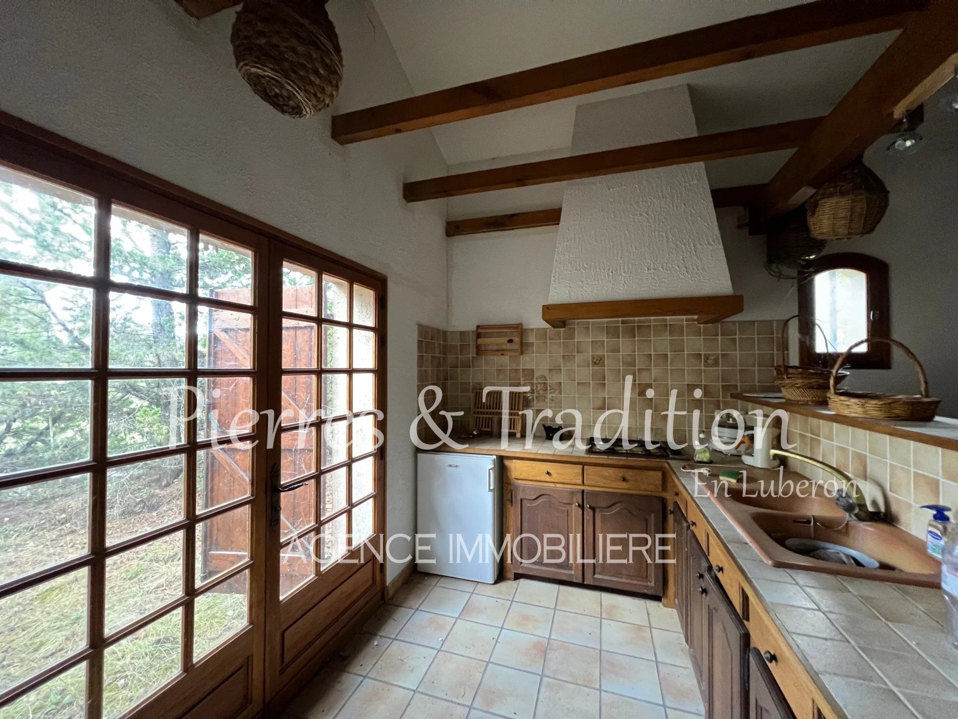 жилой дом в Céreste-en-Luberon, Alpes-de-Haute-Provence 12880569