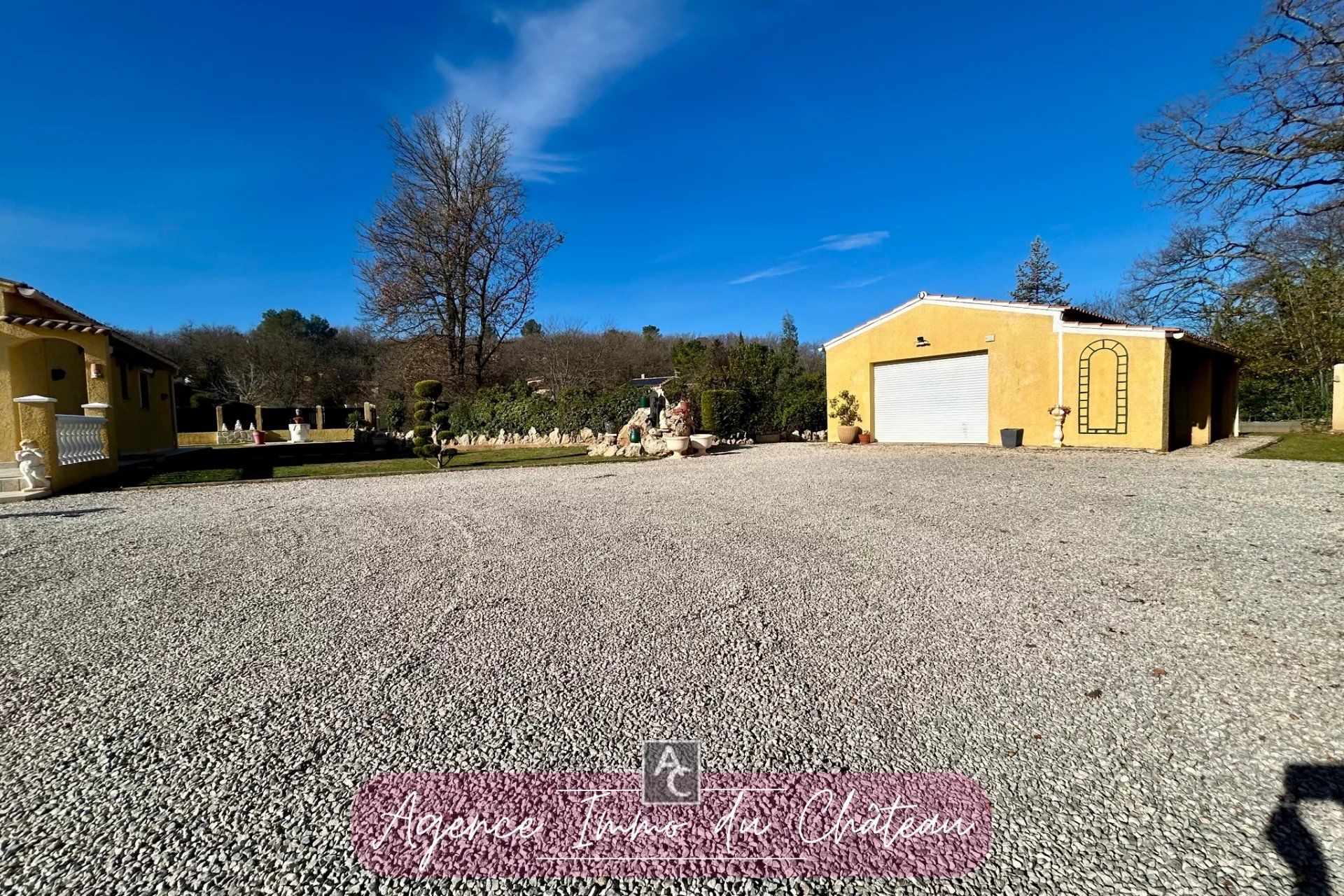 casa no Neoules, Provence-Alpes-Cote d'Azur 12880602