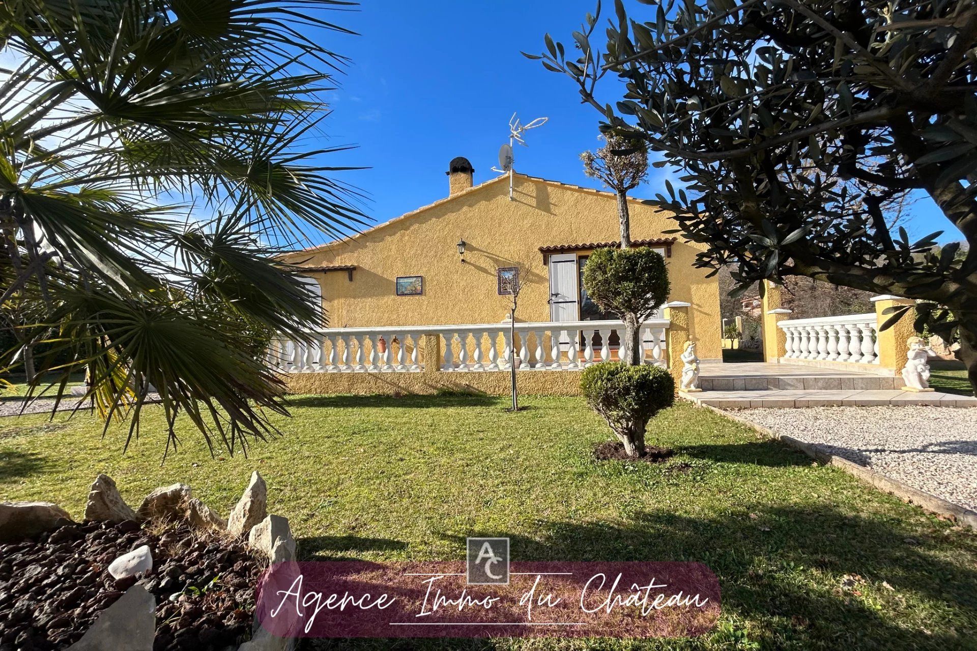 casa no Neoules, Provence-Alpes-Cote d'Azur 12880602