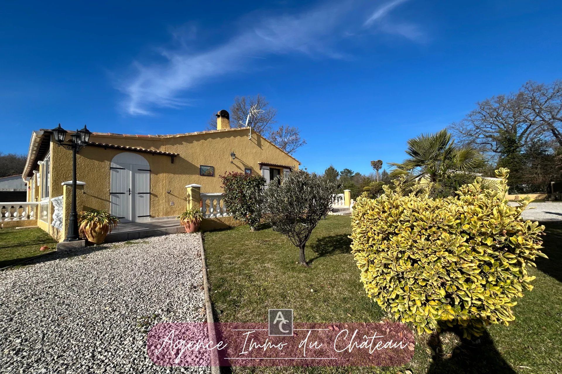 casa no Neoules, Provence-Alpes-Cote d'Azur 12880602