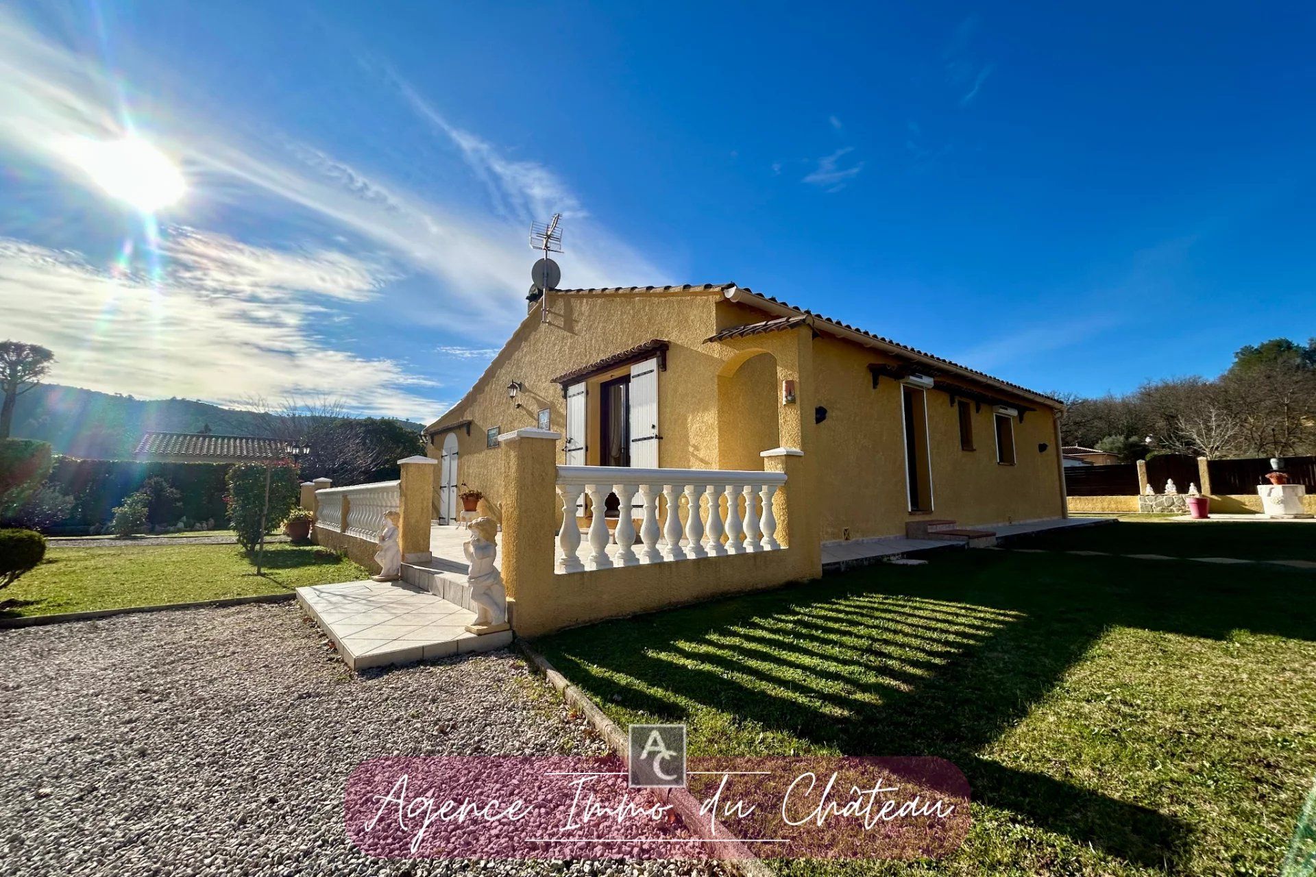 casa no Neoules, Provence-Alpes-Cote d'Azur 12880602