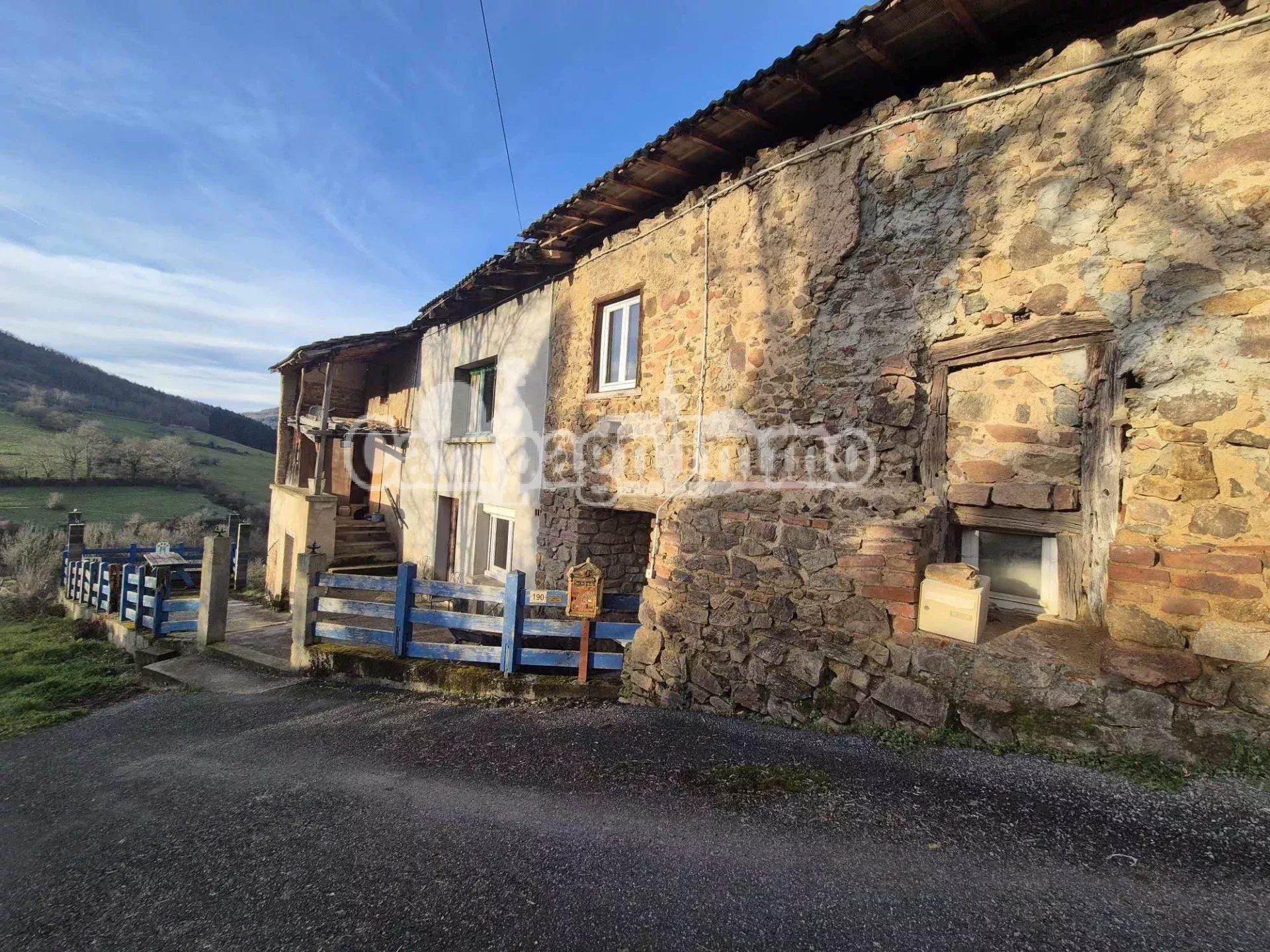 Hus i Saint-Forgeux, Auvergne-Rhône-Alpes 12880636