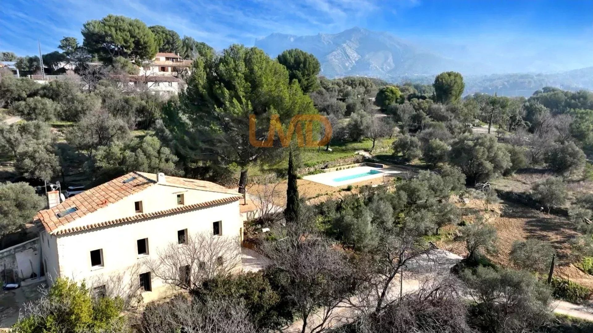 Annen i Aubagne, Provence-Alpes-Cote d'Azur 12880750